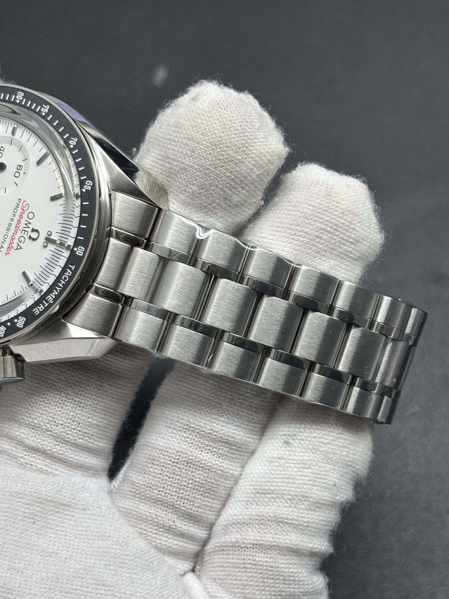 Omega Speedmaster Professional Moonwatch White Dial Bold 117