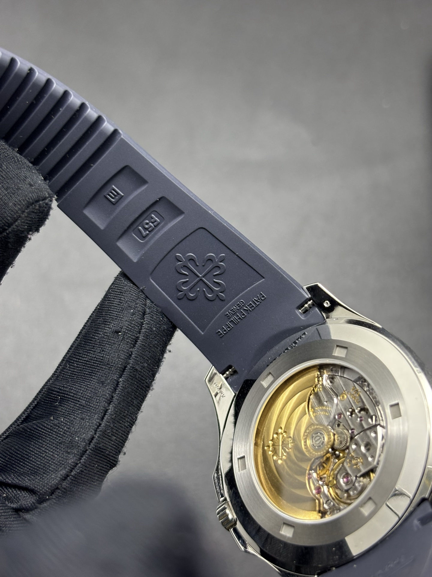 Patek Philippe 5168G-001 Aquanaut 42mm Elegant 79