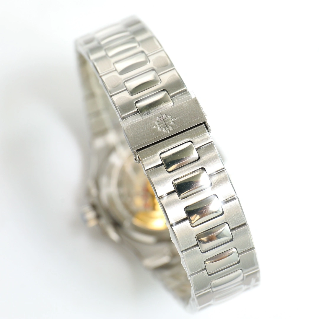 Resilient Patek Philippe  Series 5711 Nautilus Green Dial 99
