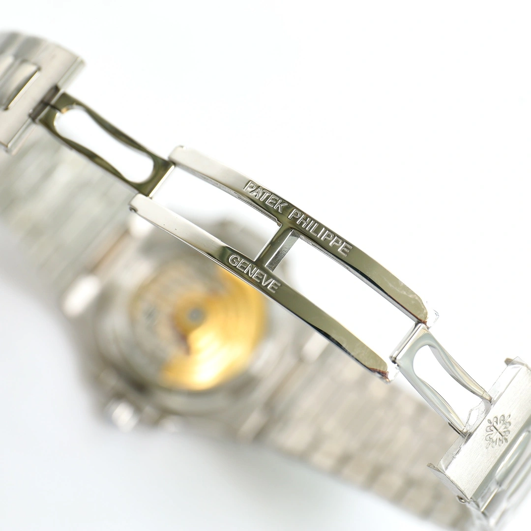 Resilient Patek Philippe  Series 5711 Nautilus Green Dial 99