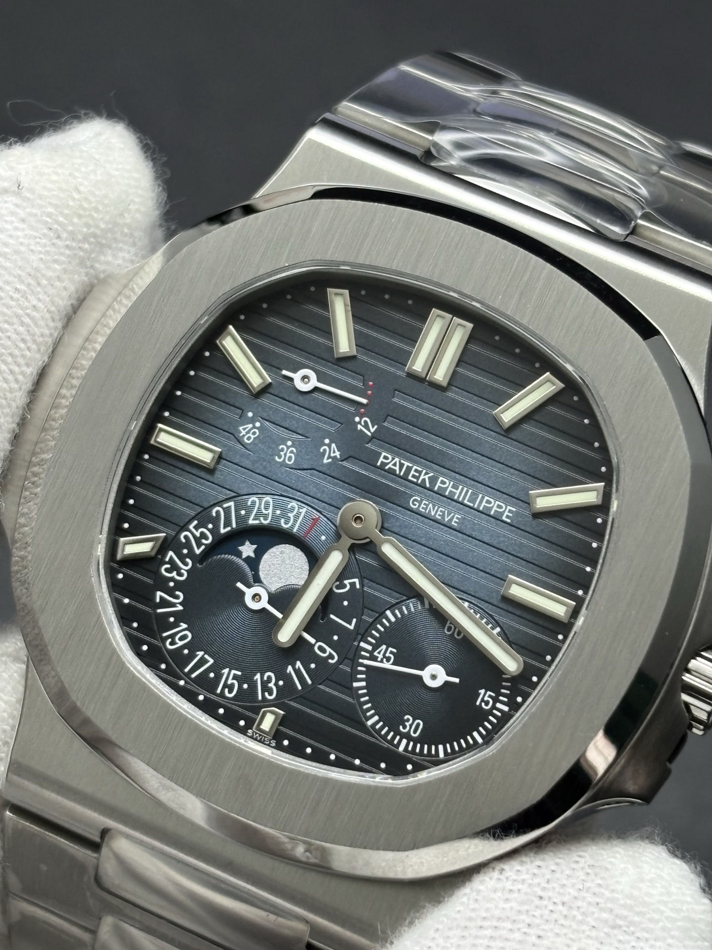 Snug Patek Philippe Nautilus Moon Phase Calendar Blue Dial 78