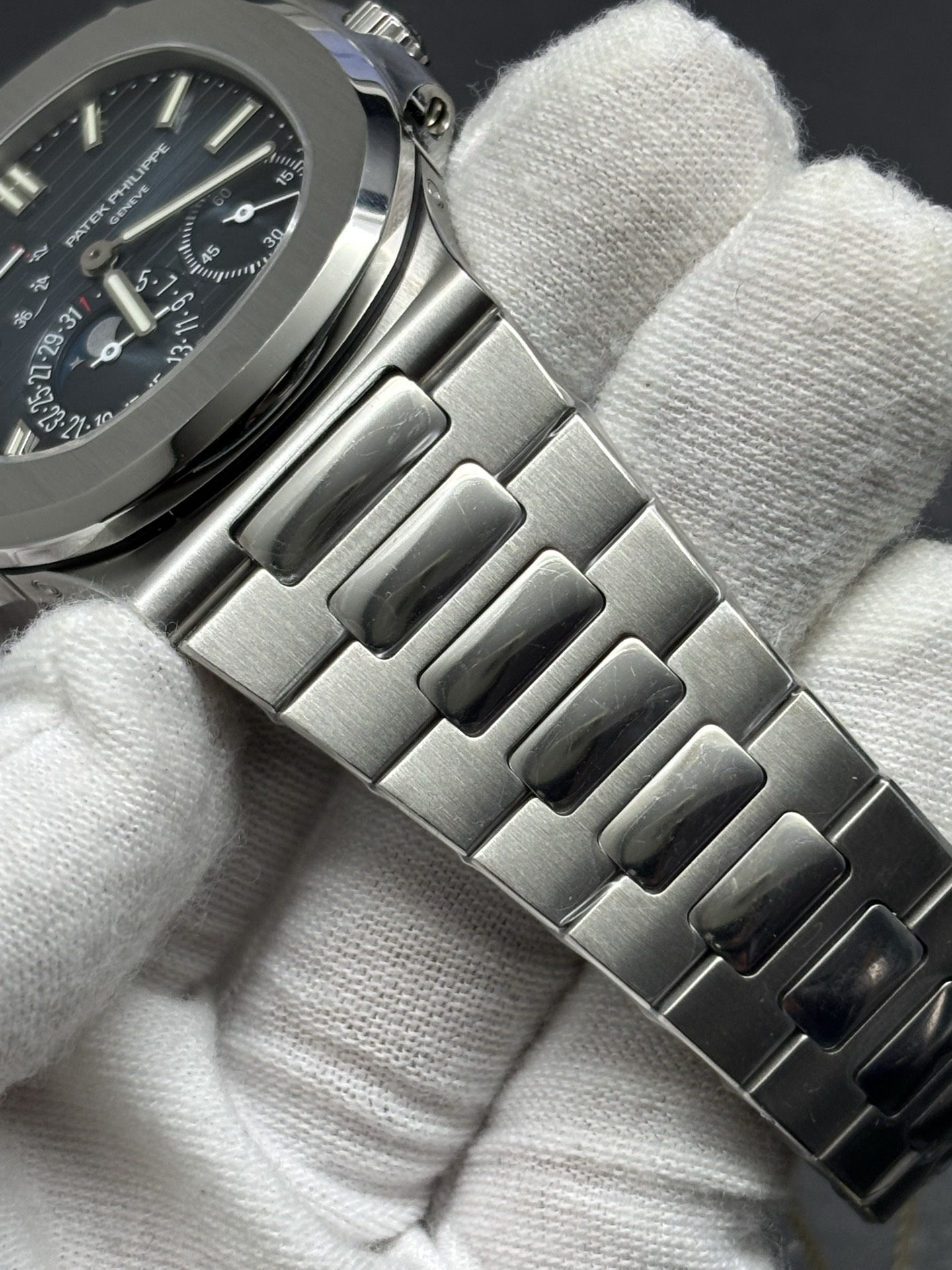 Snug Patek Philippe Nautilus Moon Phase Calendar Blue Dial 78