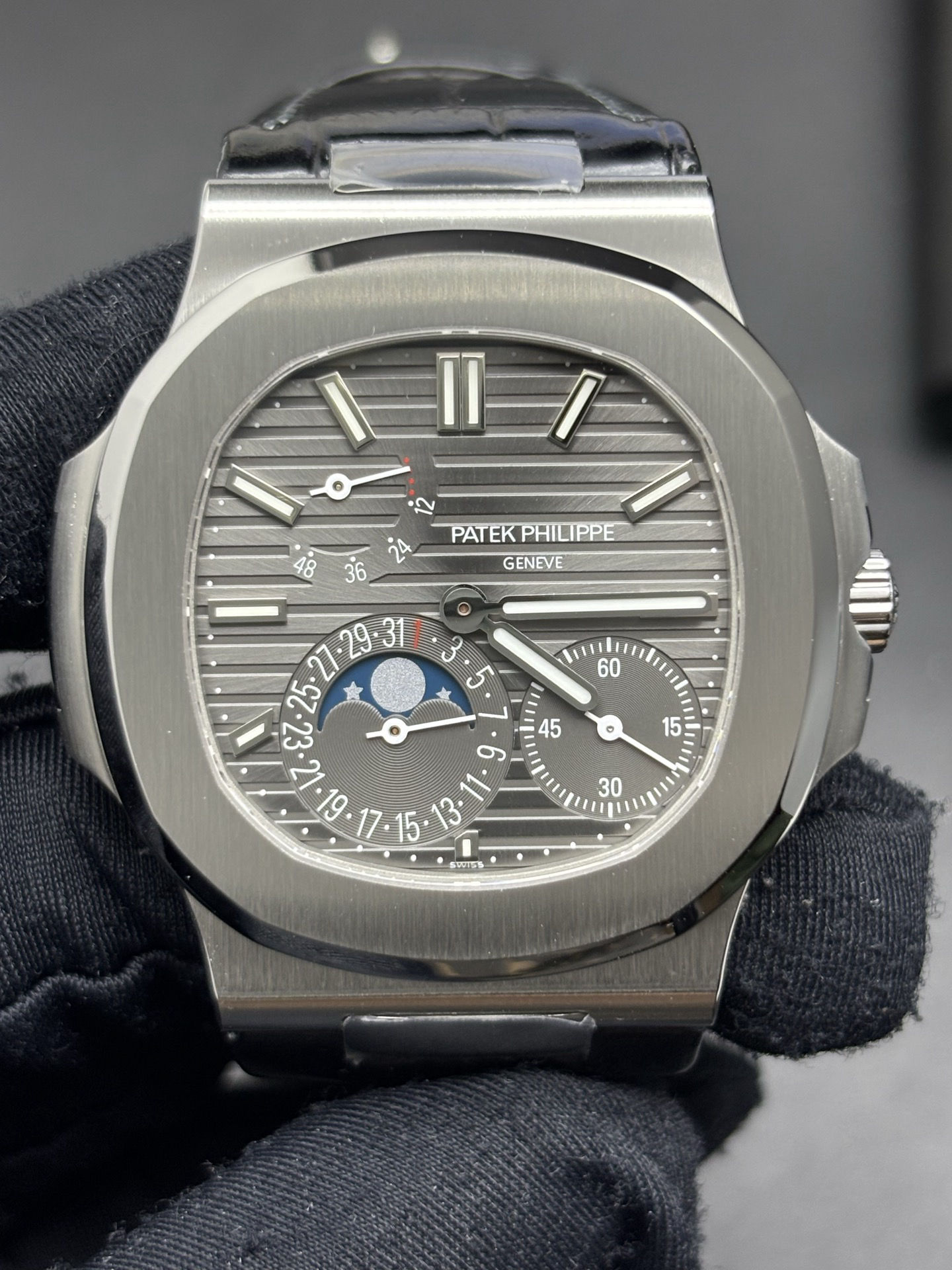 Patek Philippe Nautilus Moon Phase Calendar Silver Dial Durable 87