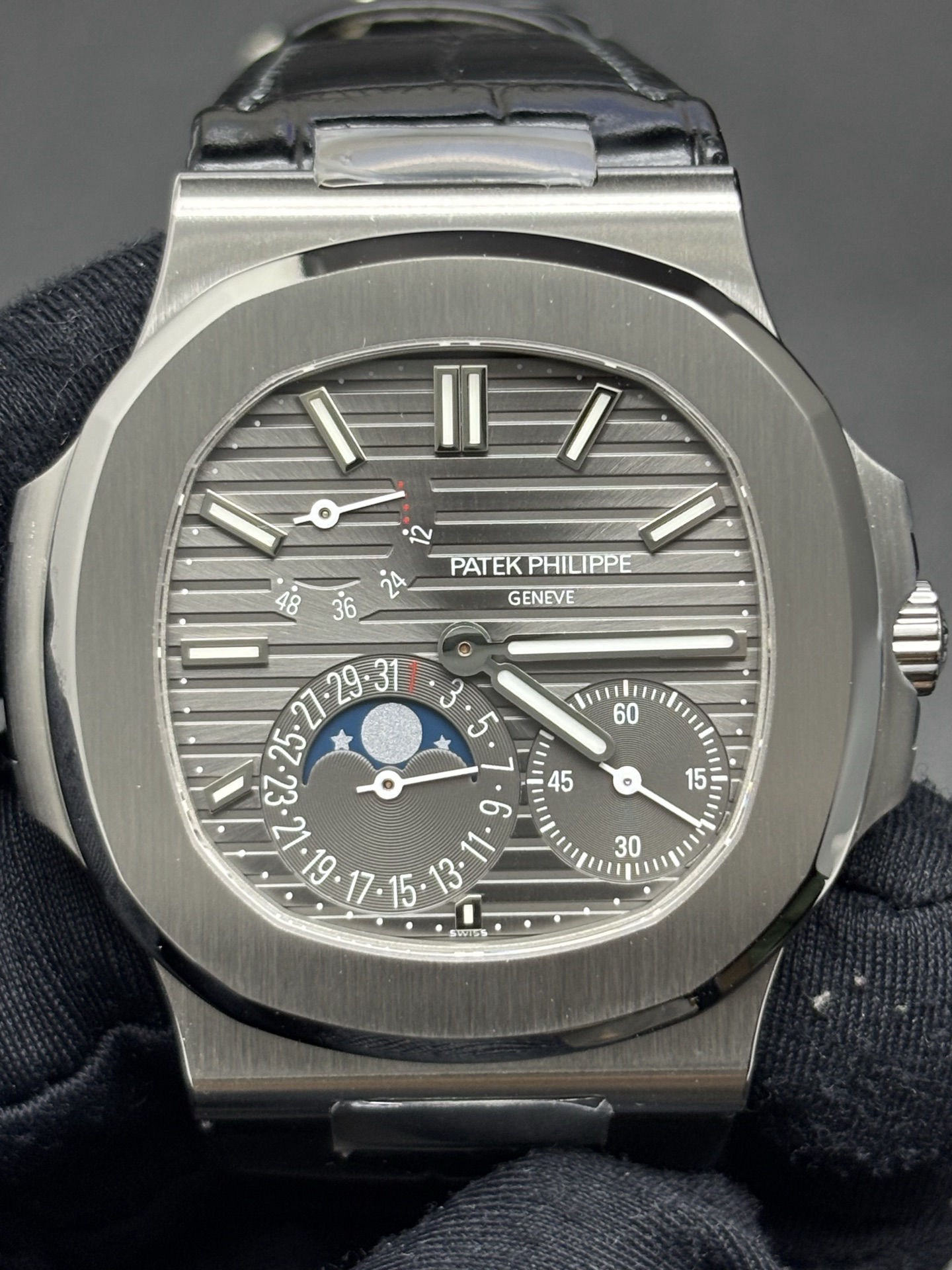Patek Philippe Nautilus Moon Phase Calendar Silver Dial Durable 87
