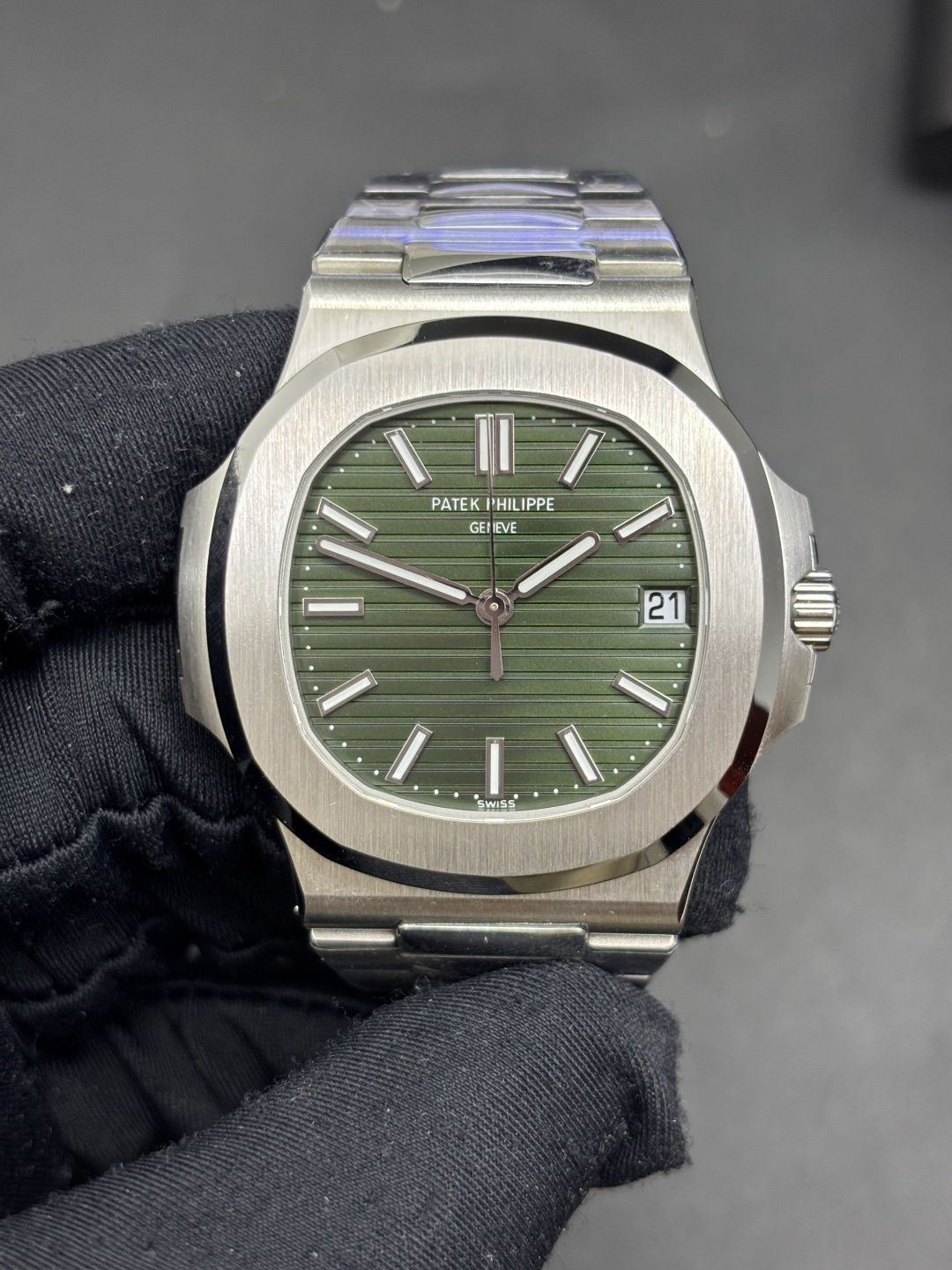 Functional Patek Philippe Nautilus Reference 5711 1A-014 Olive-Green Sunburst Dial 94