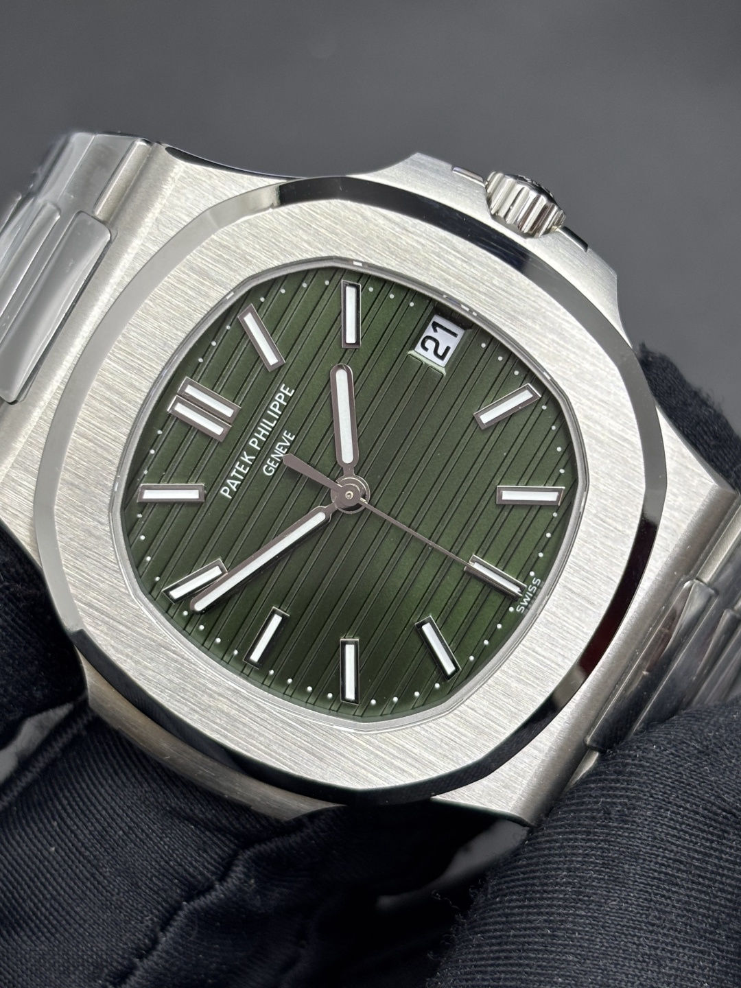 Functional Patek Philippe Nautilus Reference 5711 1A-014 Olive-Green Sunburst Dial 94