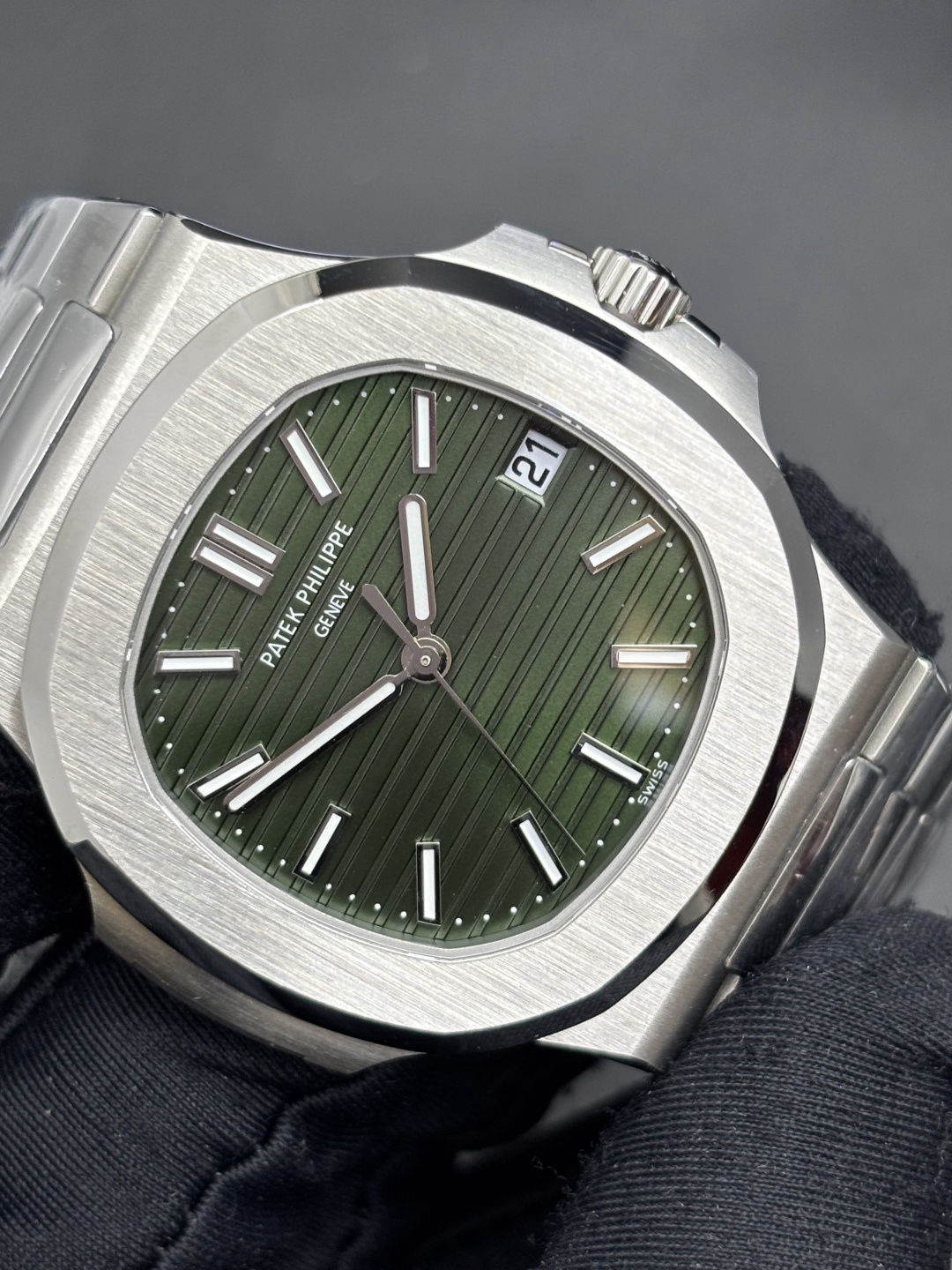 Functional Patek Philippe Nautilus Reference 5711 1A-014 Olive-Green Sunburst Dial 94