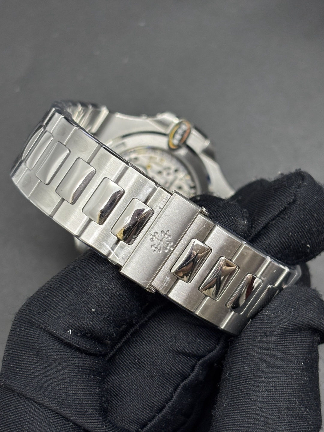 Functional Patek Philippe Nautilus Reference 5711 1A-014 Olive-Green Sunburst Dial 94