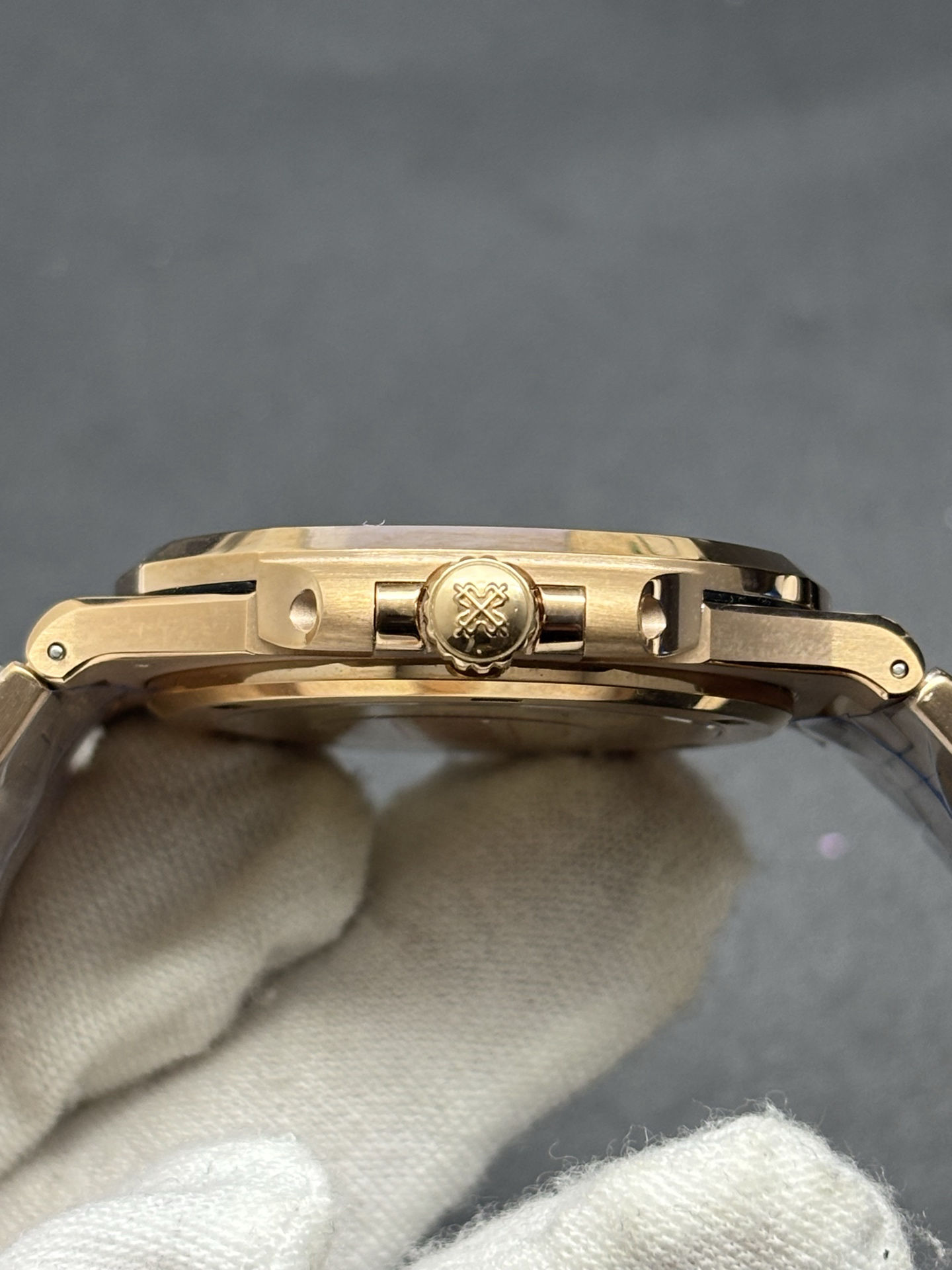 OnTrend Patek Philippe Nautilus Rose Gold 5711 1R- 82