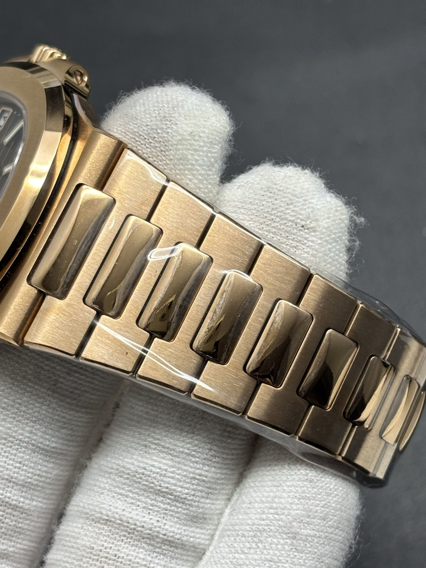 OnTrend Patek Philippe Nautilus Rose Gold 5711 1R- 82