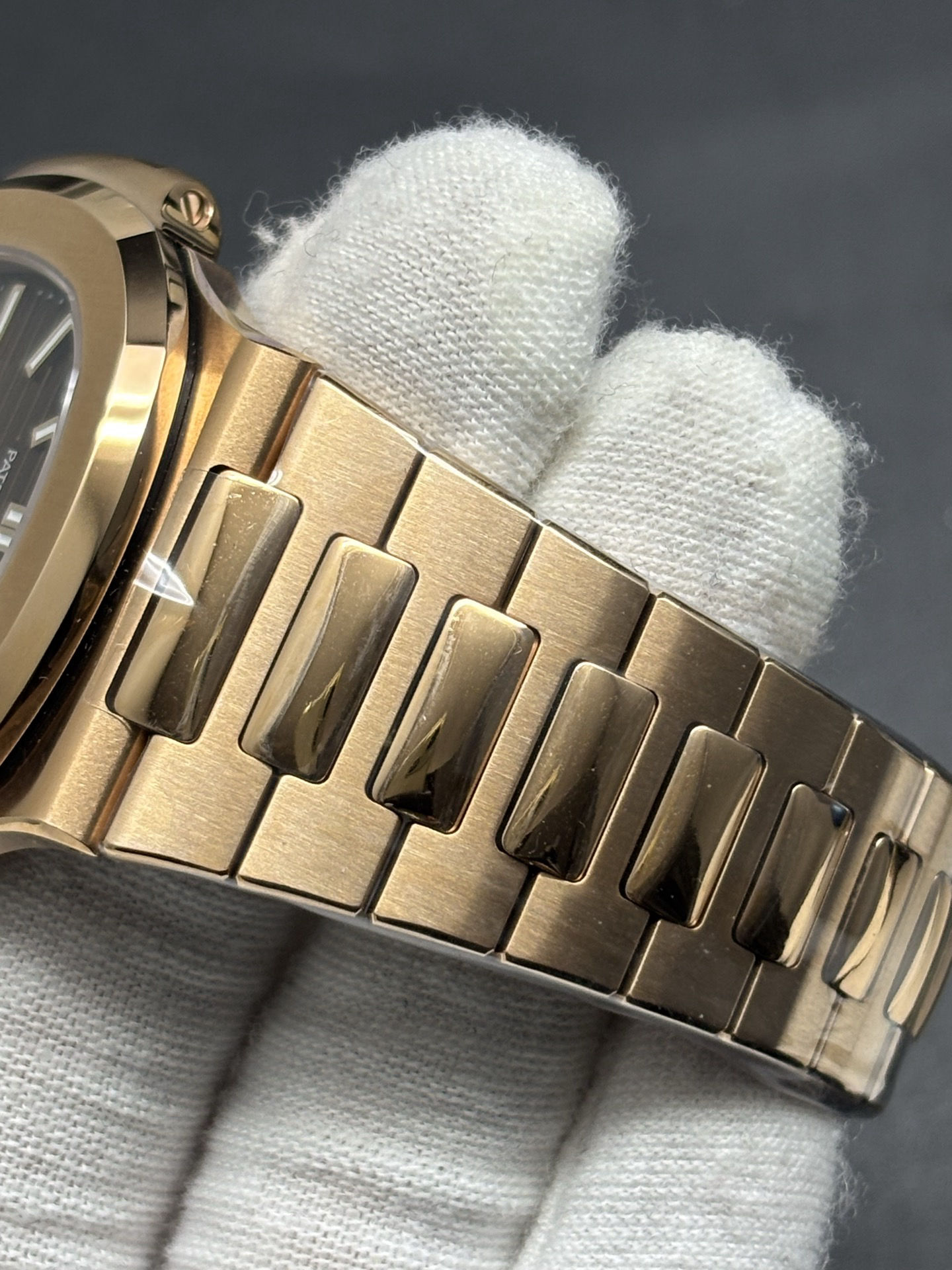OnTrend Patek Philippe Nautilus Rose Gold 5711 1R- 82