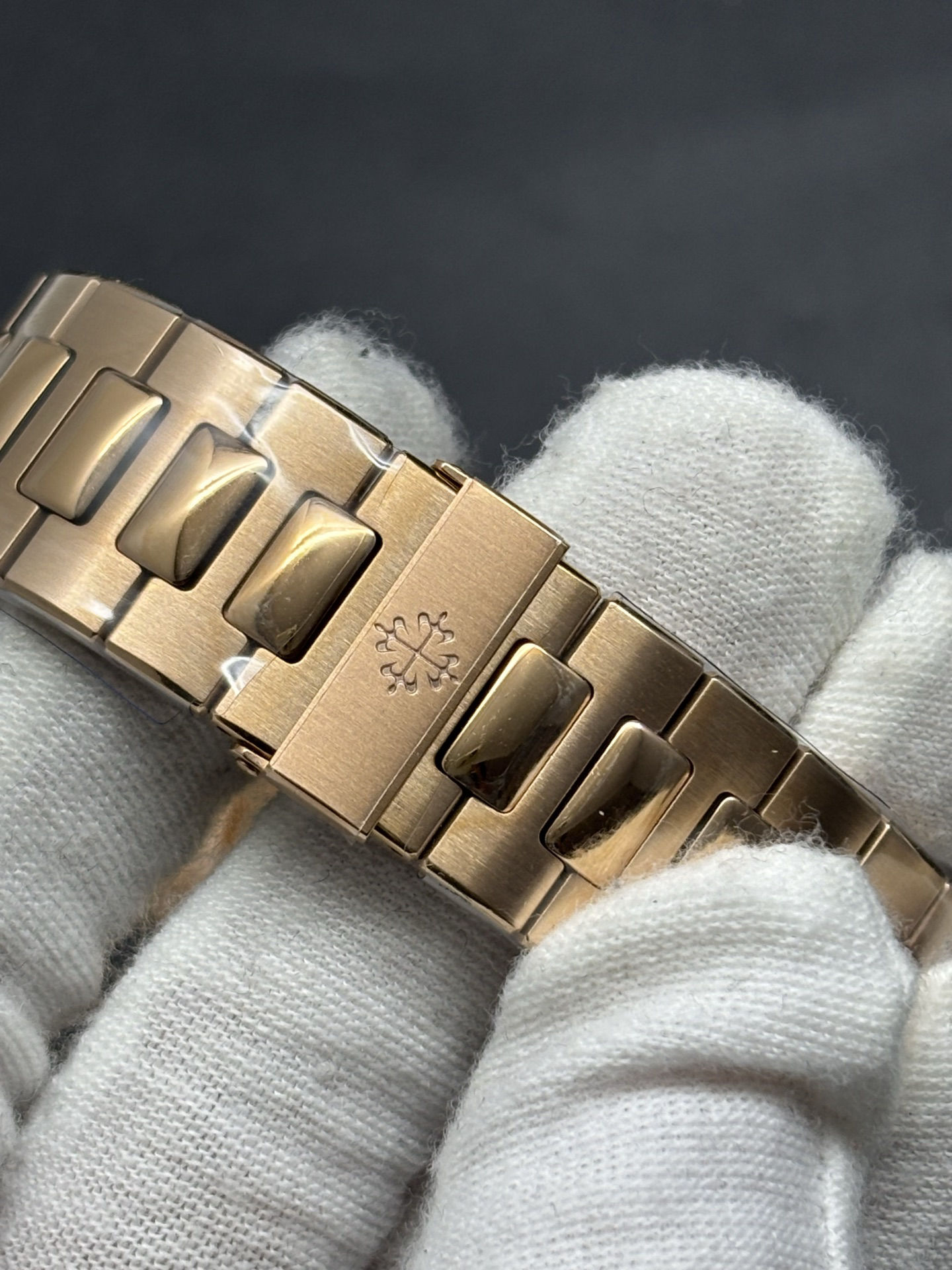 OnTrend Patek Philippe Nautilus Rose Gold 5711 1R- 82