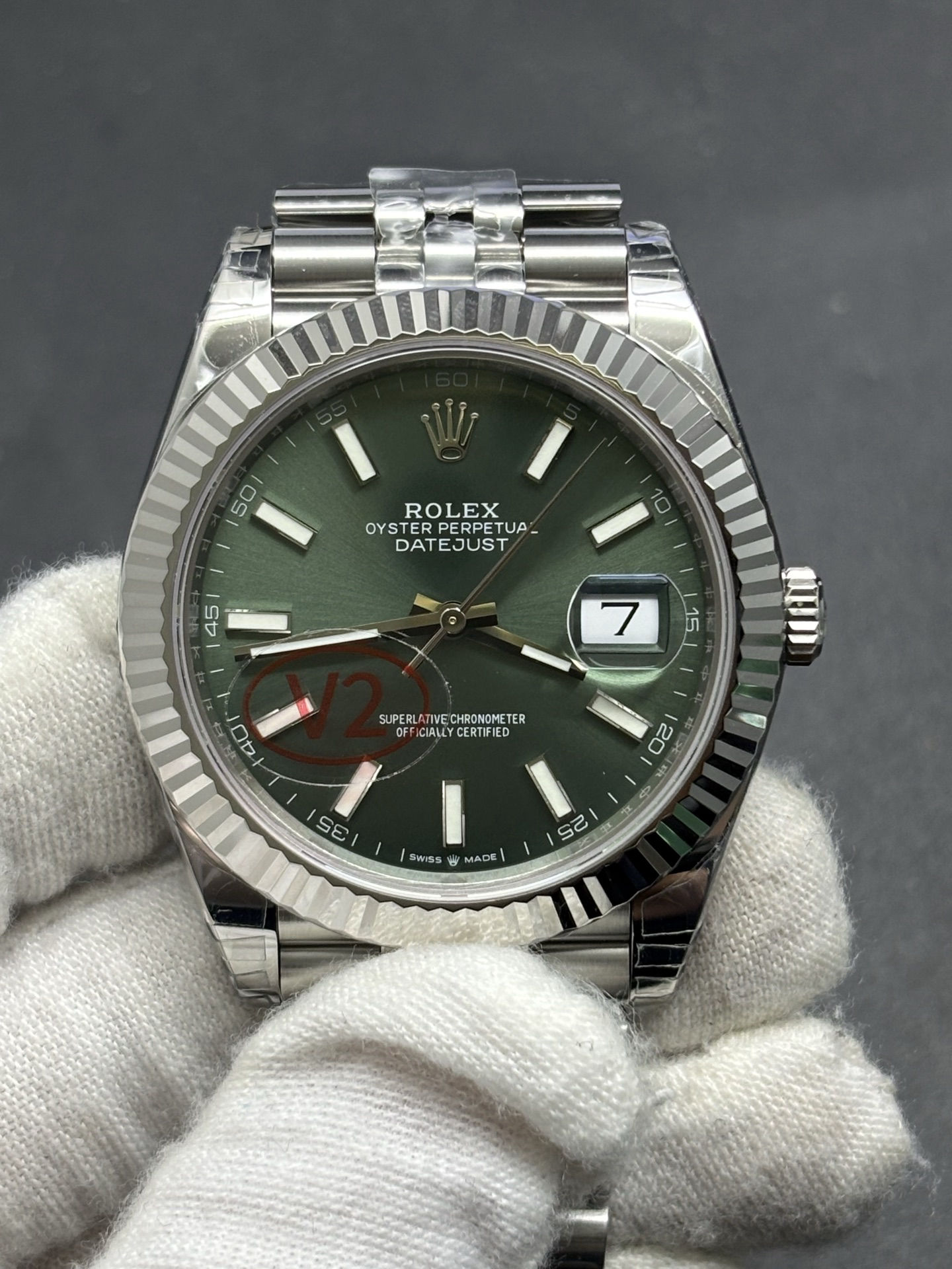 Rolex Datejust 41mm Green Dial Fluted Bezel Sleek 33