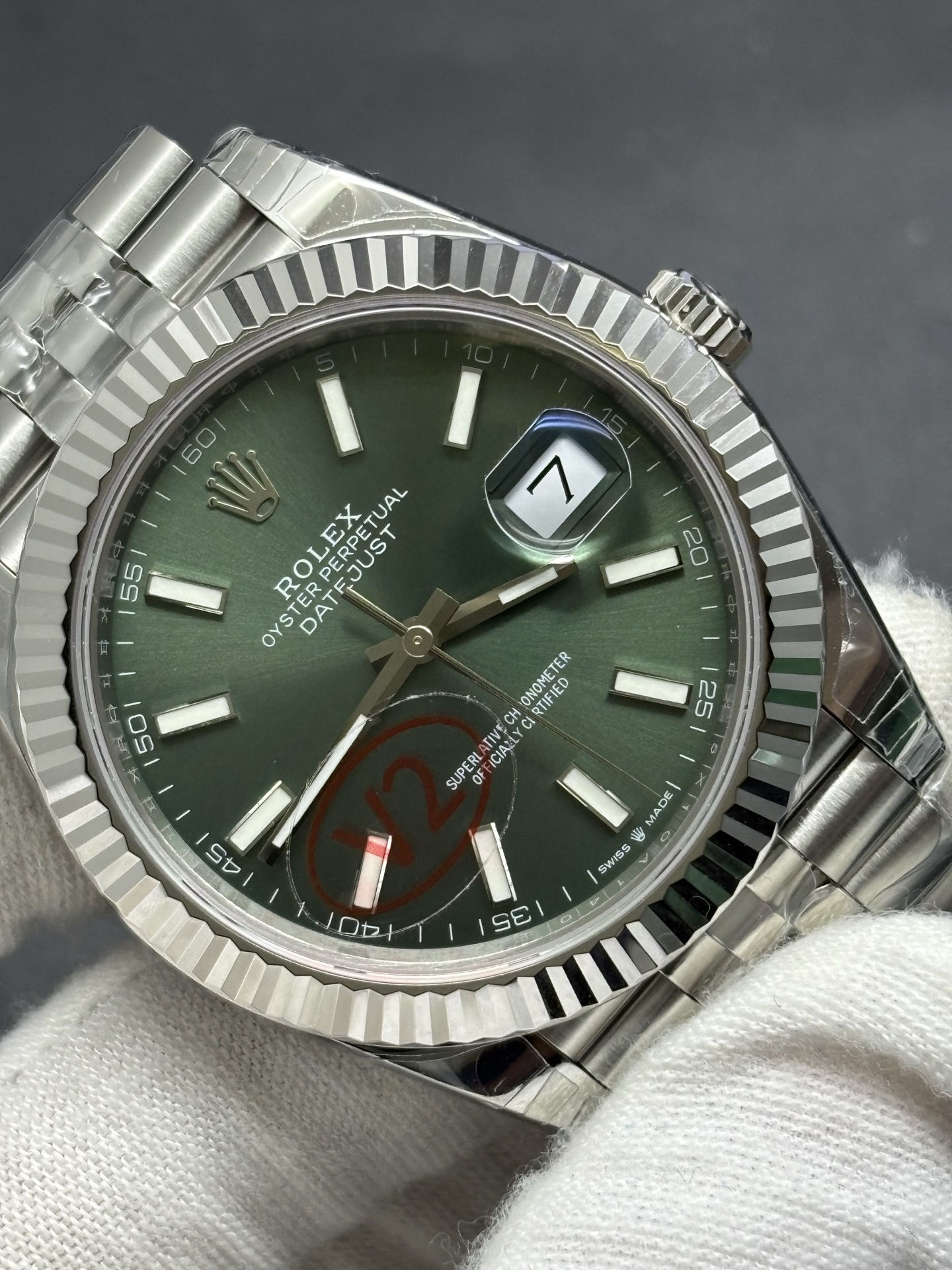 Rolex Datejust 41mm Green Dial Fluted Bezel Sleek 33