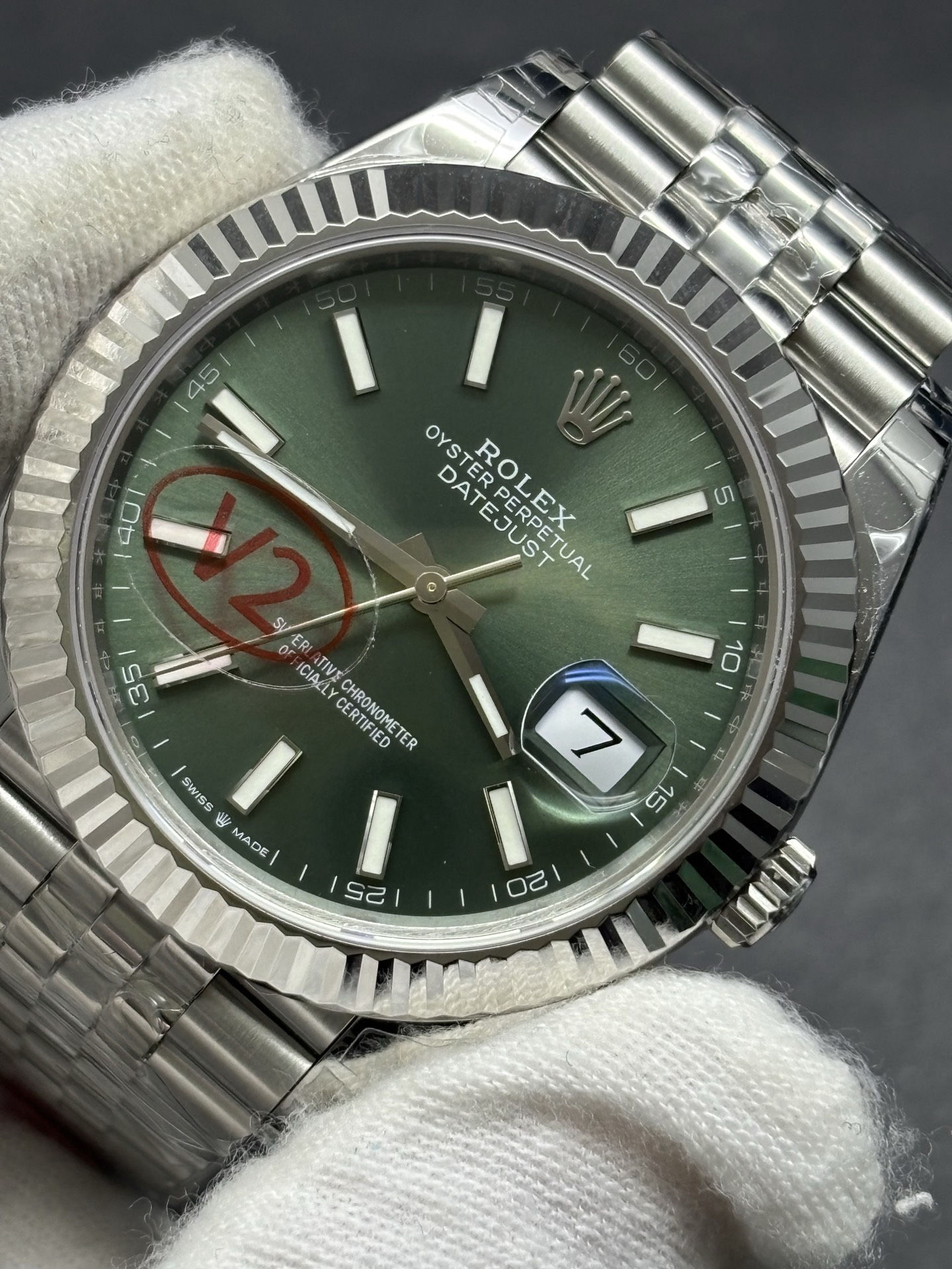 Rolex Datejust 41mm Green Dial Fluted Bezel Sleek 33