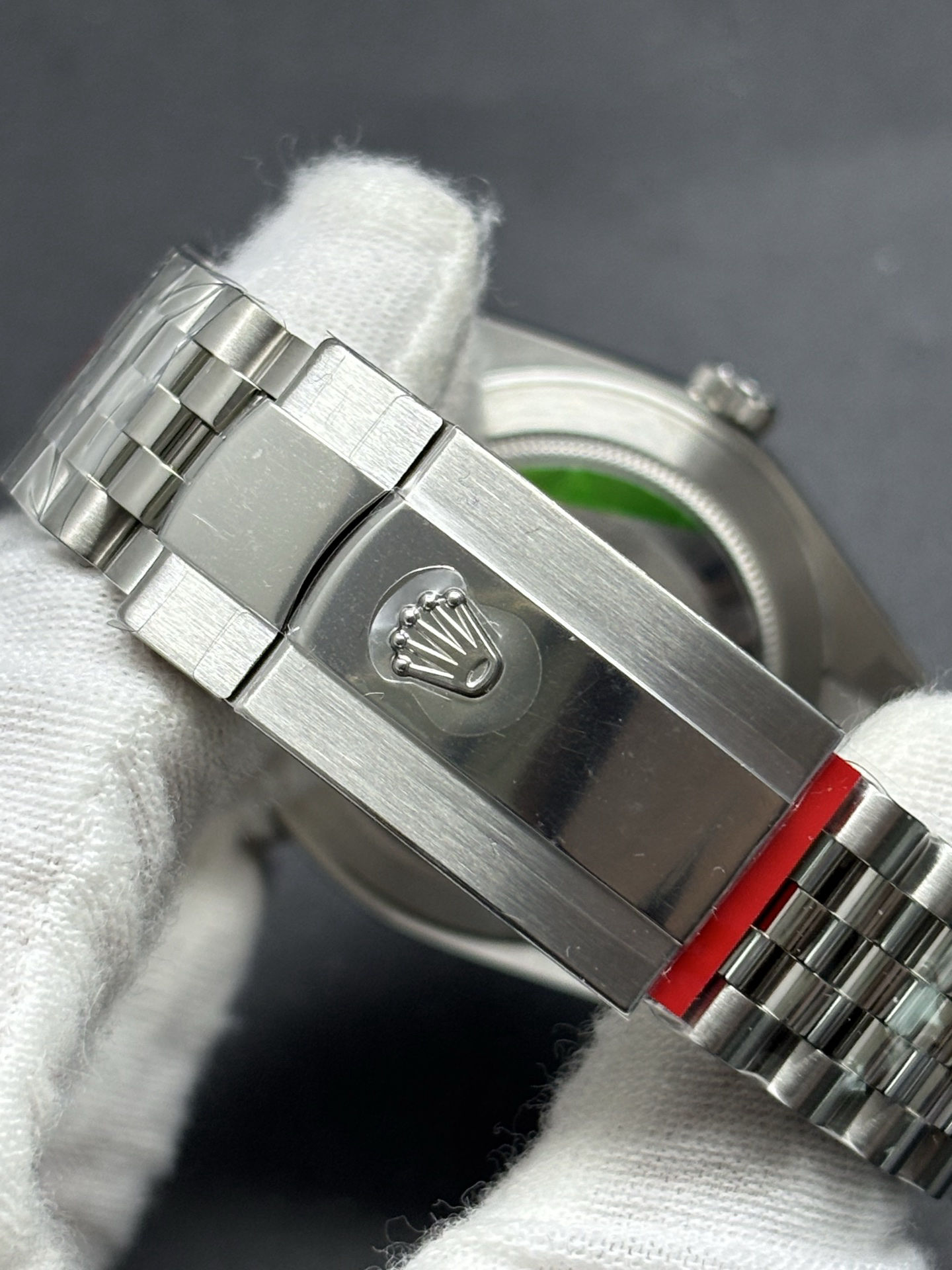 Rolex Datejust 41mm Green Dial Fluted Bezel Sleek 33