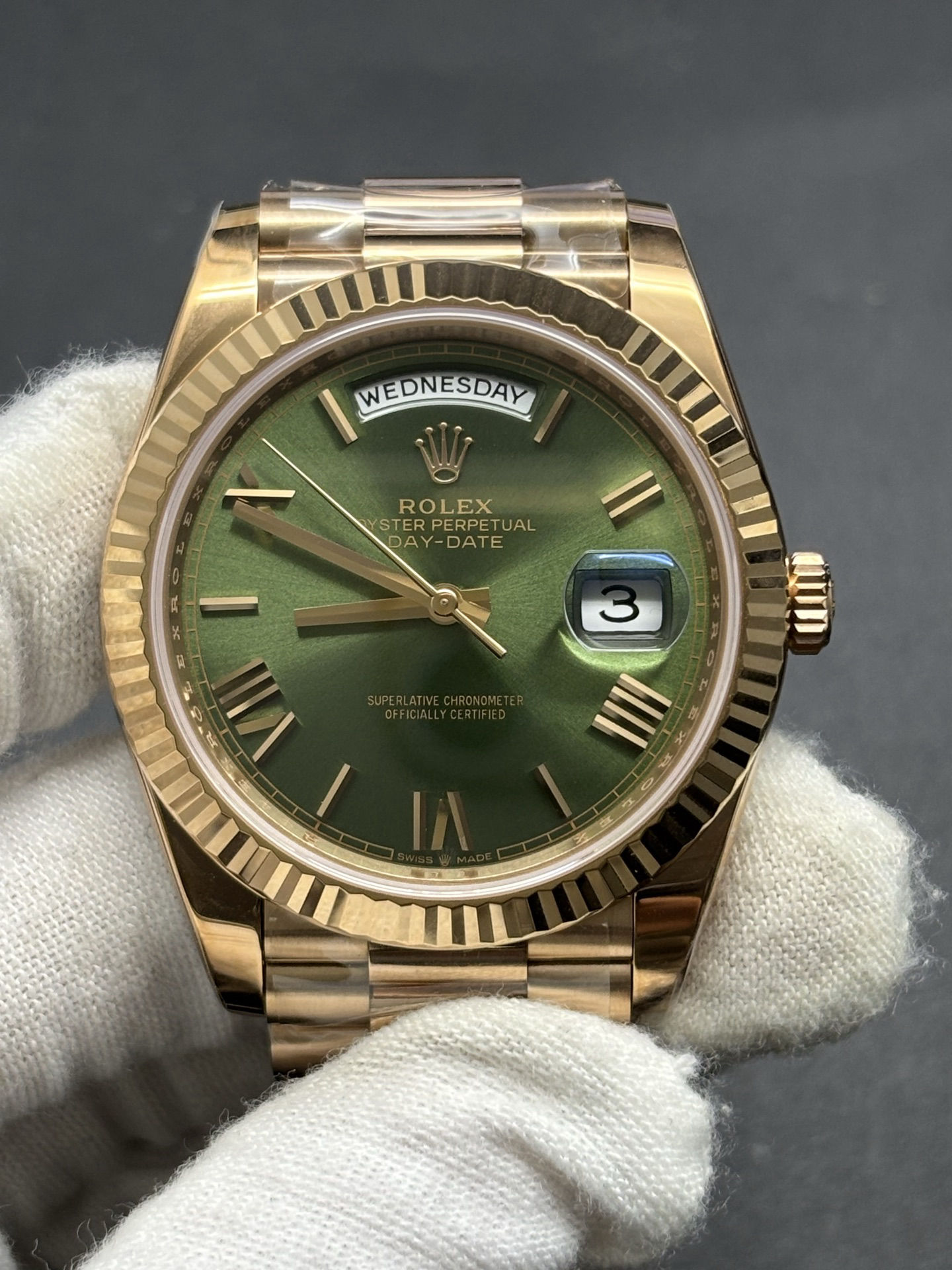 Trendsetting Rolex Day-Date 40 Presidential watch in 18k Everose Gold Olive Green Dial 74