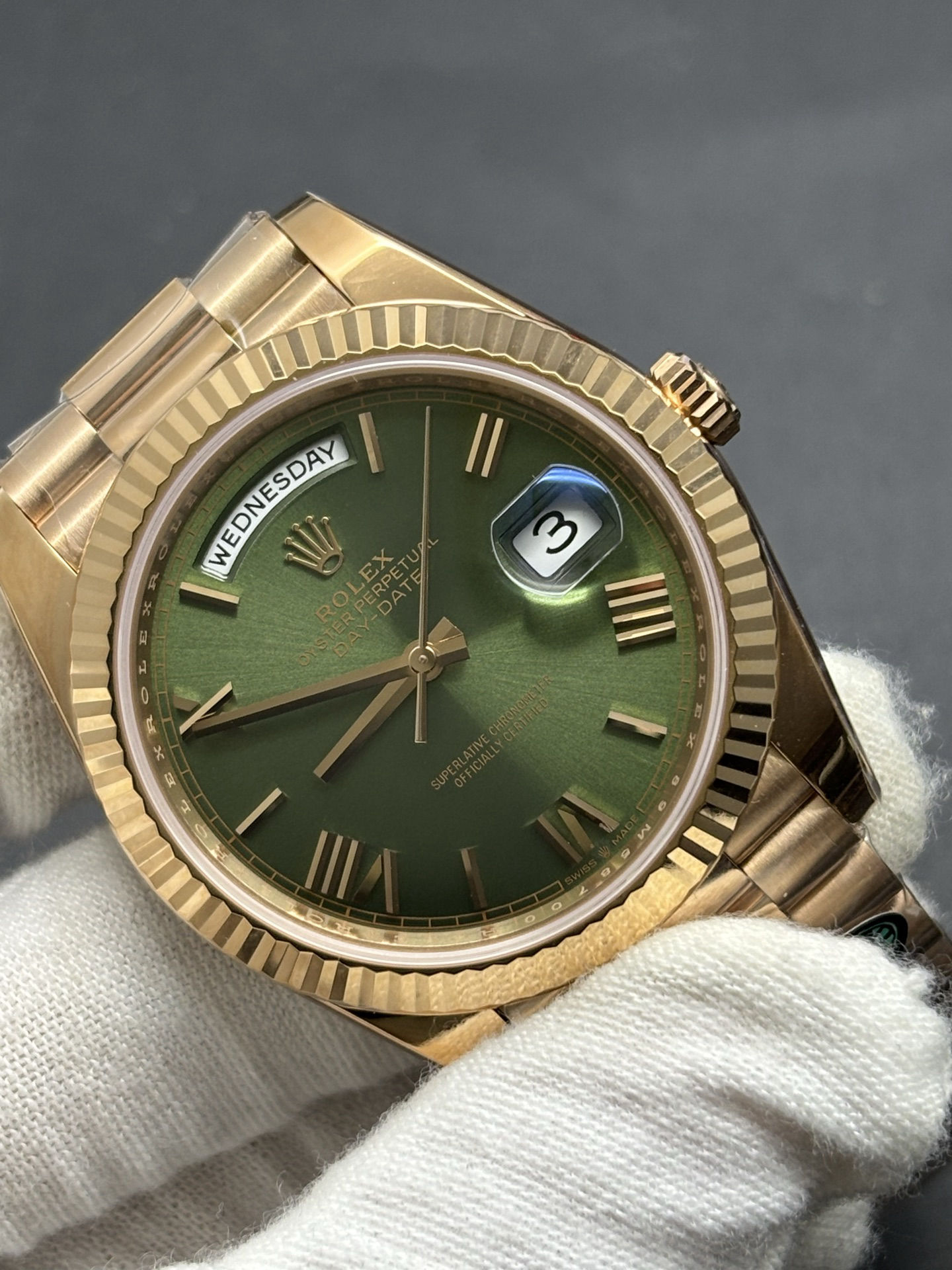 Trendsetting Rolex Day-Date 40 Presidential watch in 18k Everose Gold Olive Green Dial 74