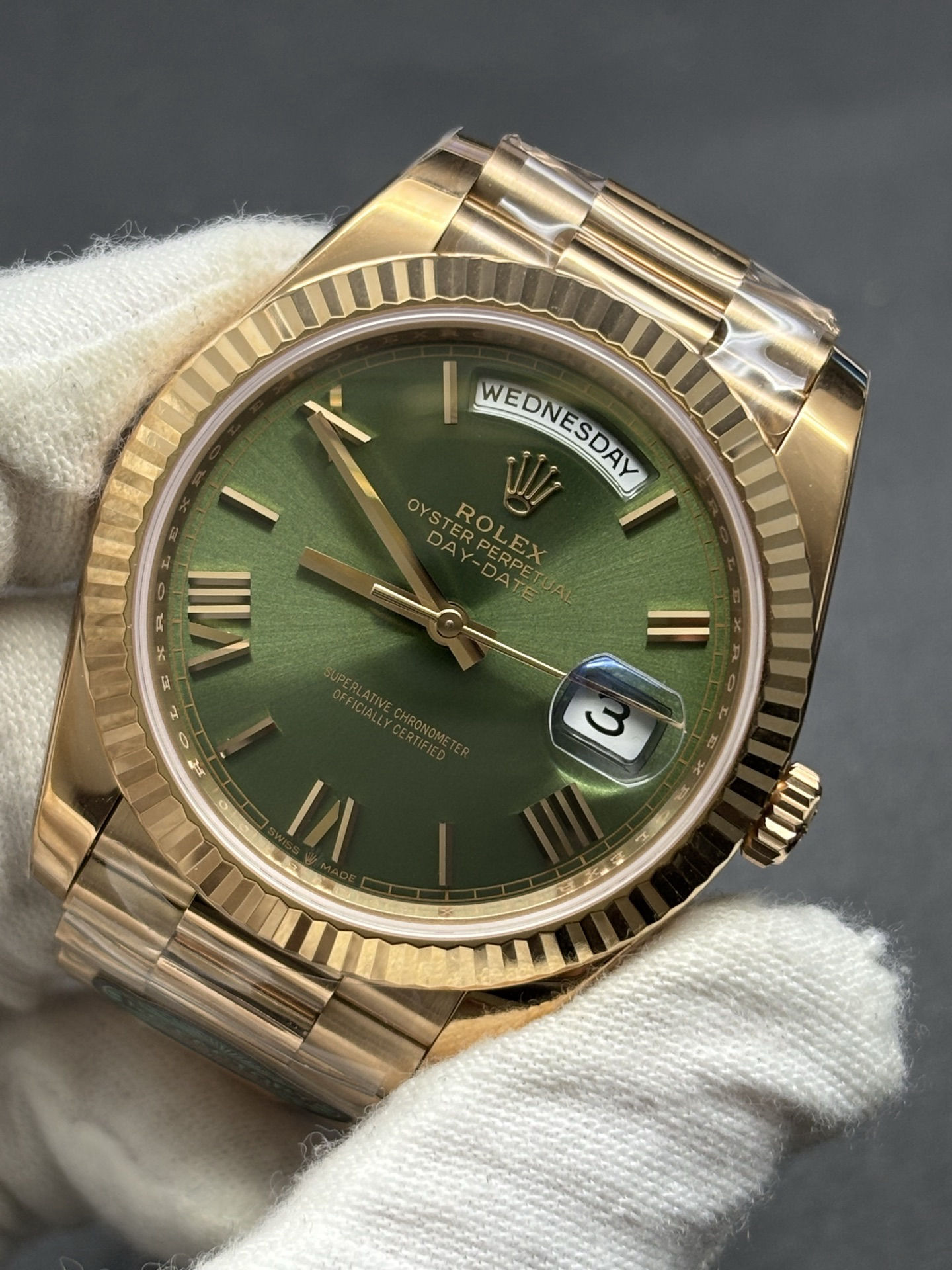 Trendsetting Rolex Day-Date 40 Presidential watch in 18k Everose Gold Olive Green Dial 74