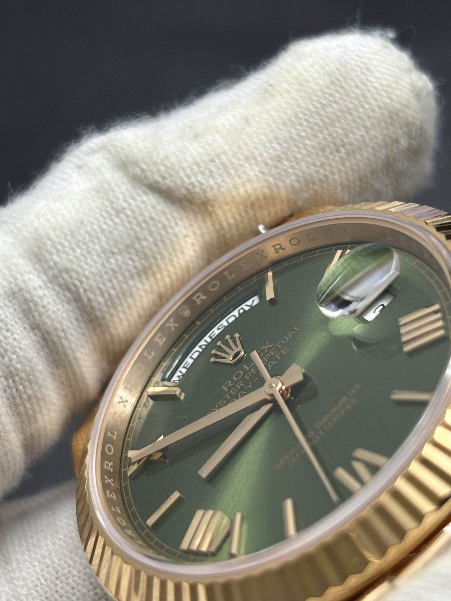 Trendsetting Rolex Day-Date 40 Presidential watch in 18k Everose Gold Olive Green Dial 74