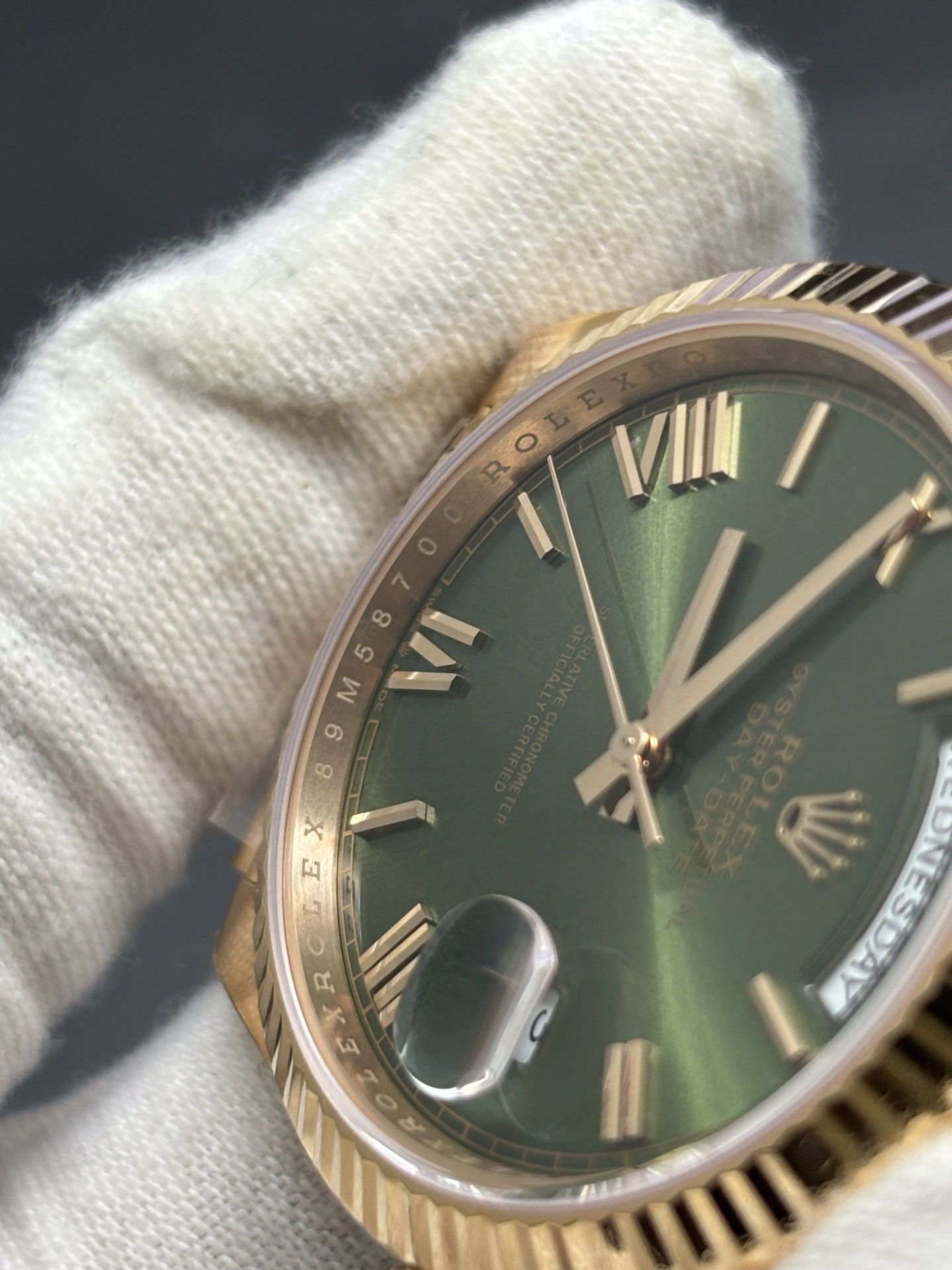 Trendsetting Rolex Day-Date 40 Presidential watch in 18k Everose Gold Olive Green Dial 74