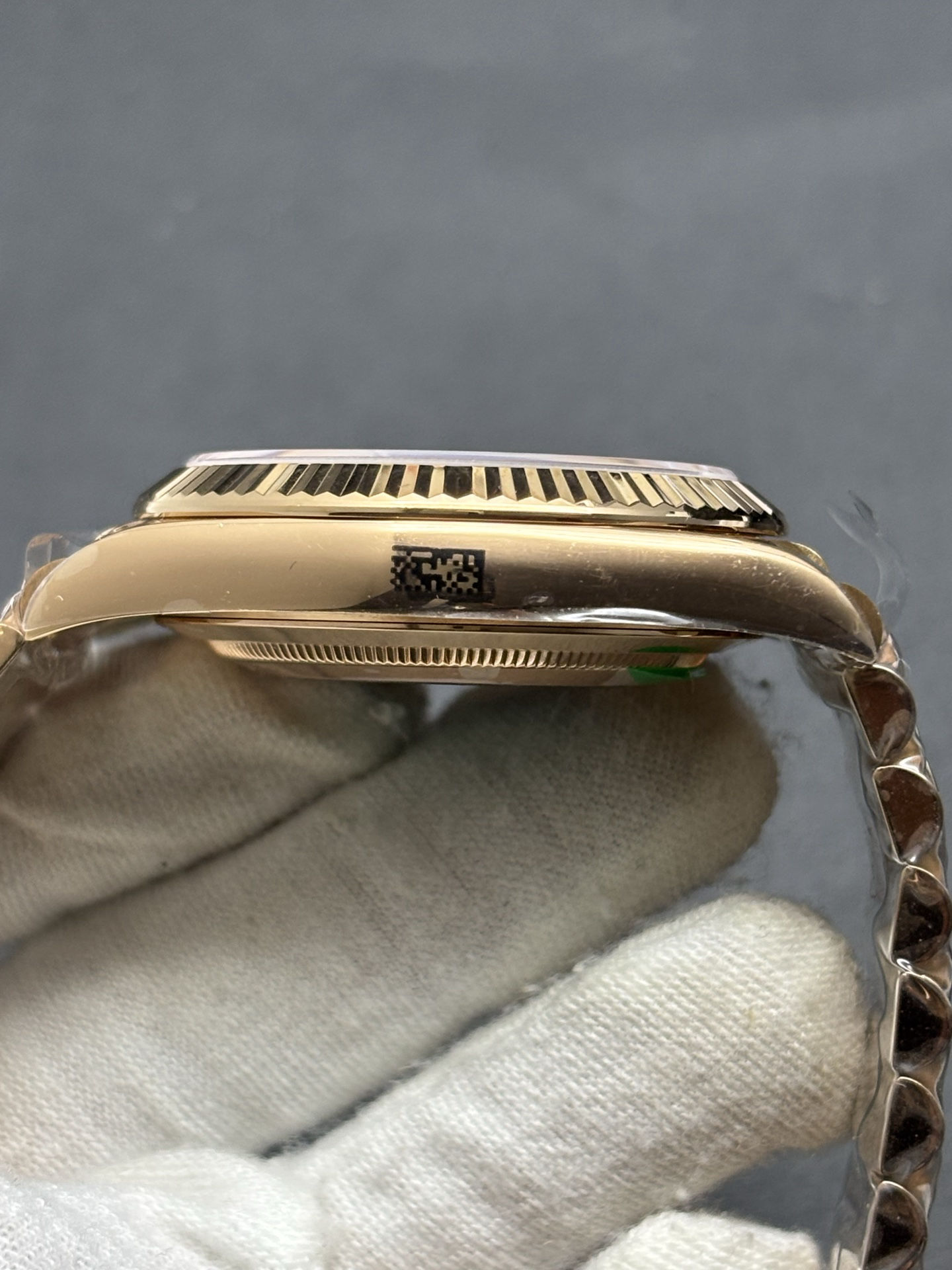 Trendsetting Rolex Day-Date 40 Presidential watch in 18k Everose Gold Olive Green Dial 74
