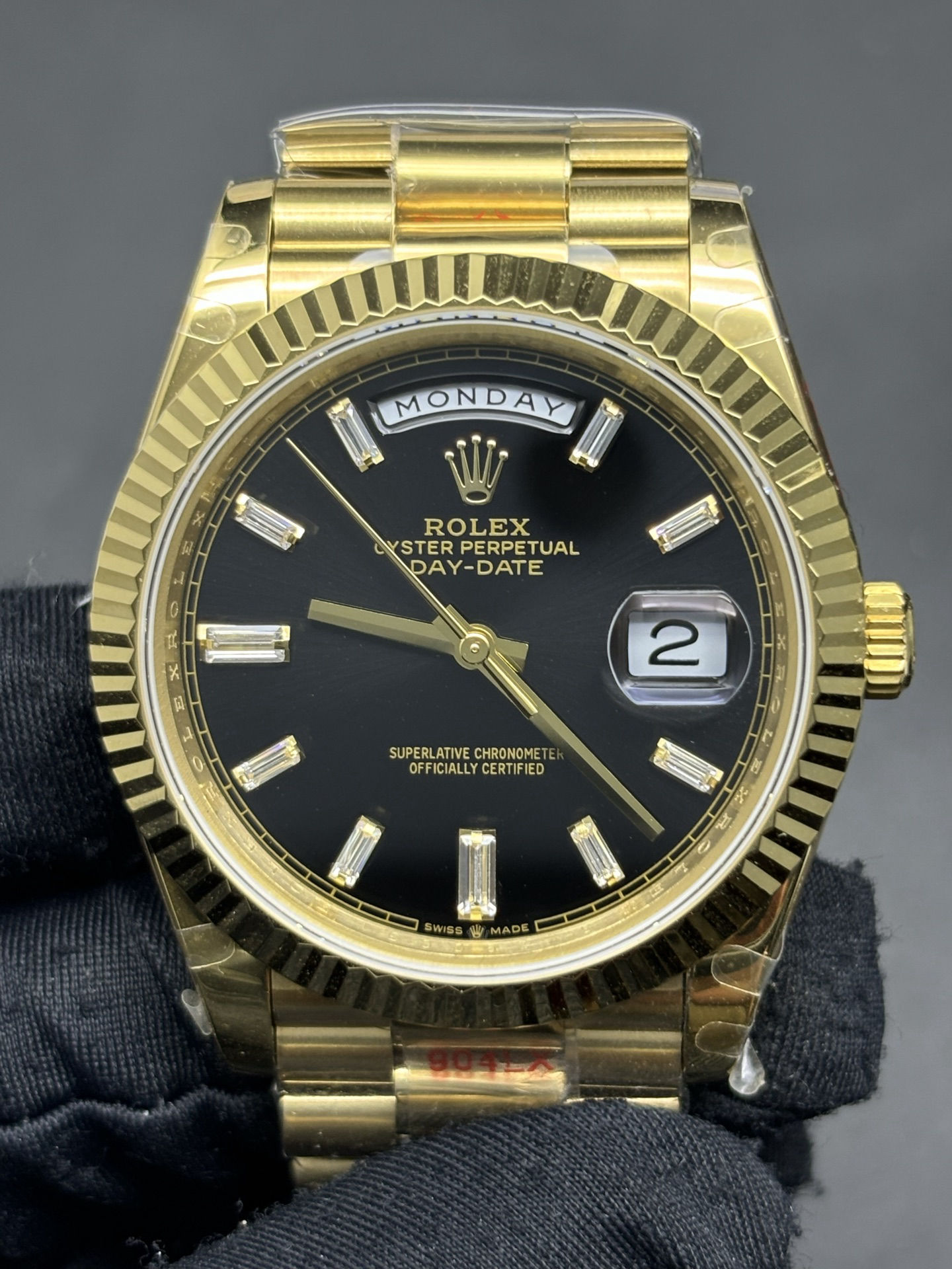 Comfortable Rolex Day-Date 40mm 228238 in 18k Yellow Gold 52