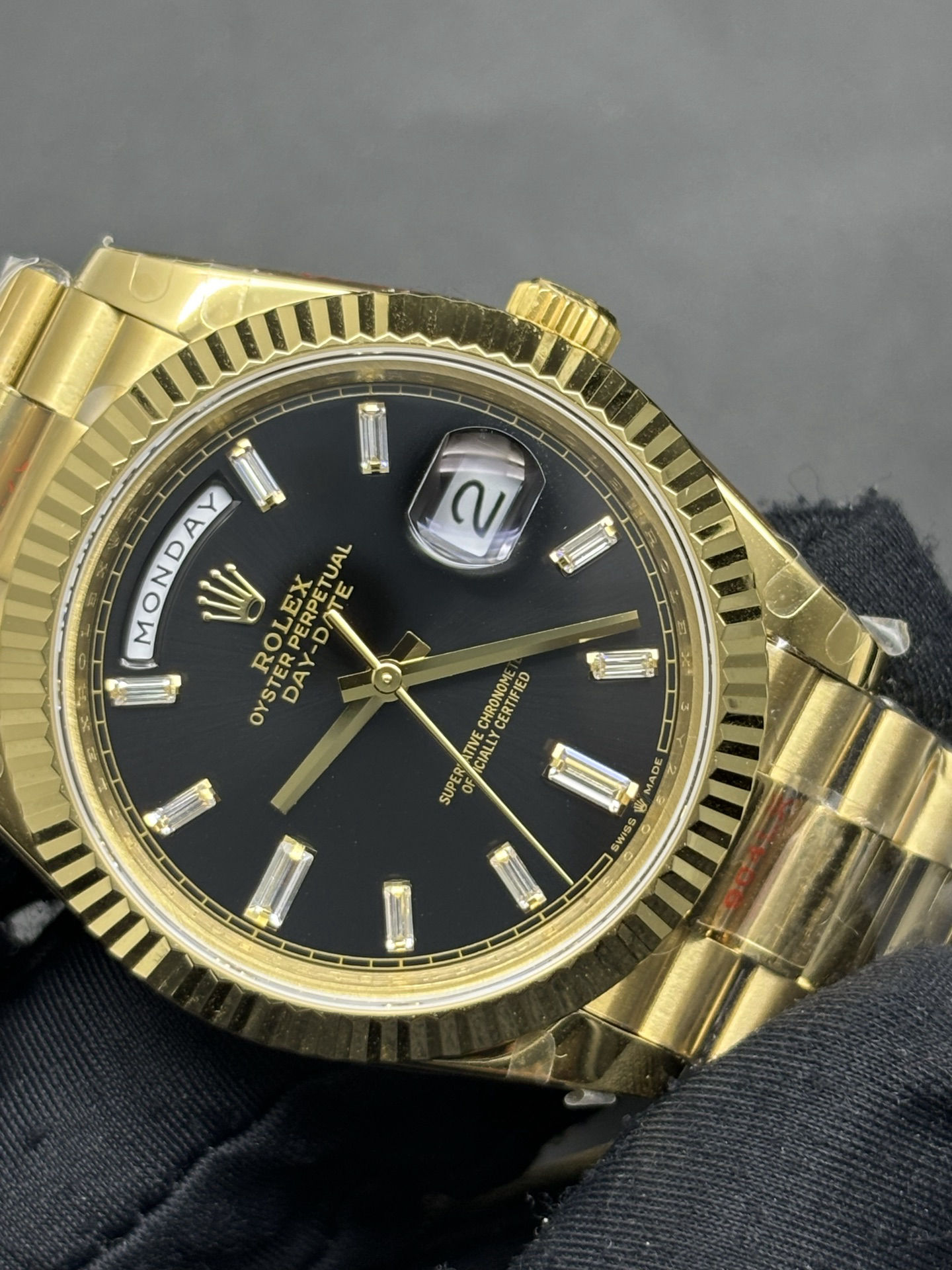 Comfortable Rolex Day-Date 40mm 228238 in 18k Yellow Gold 52