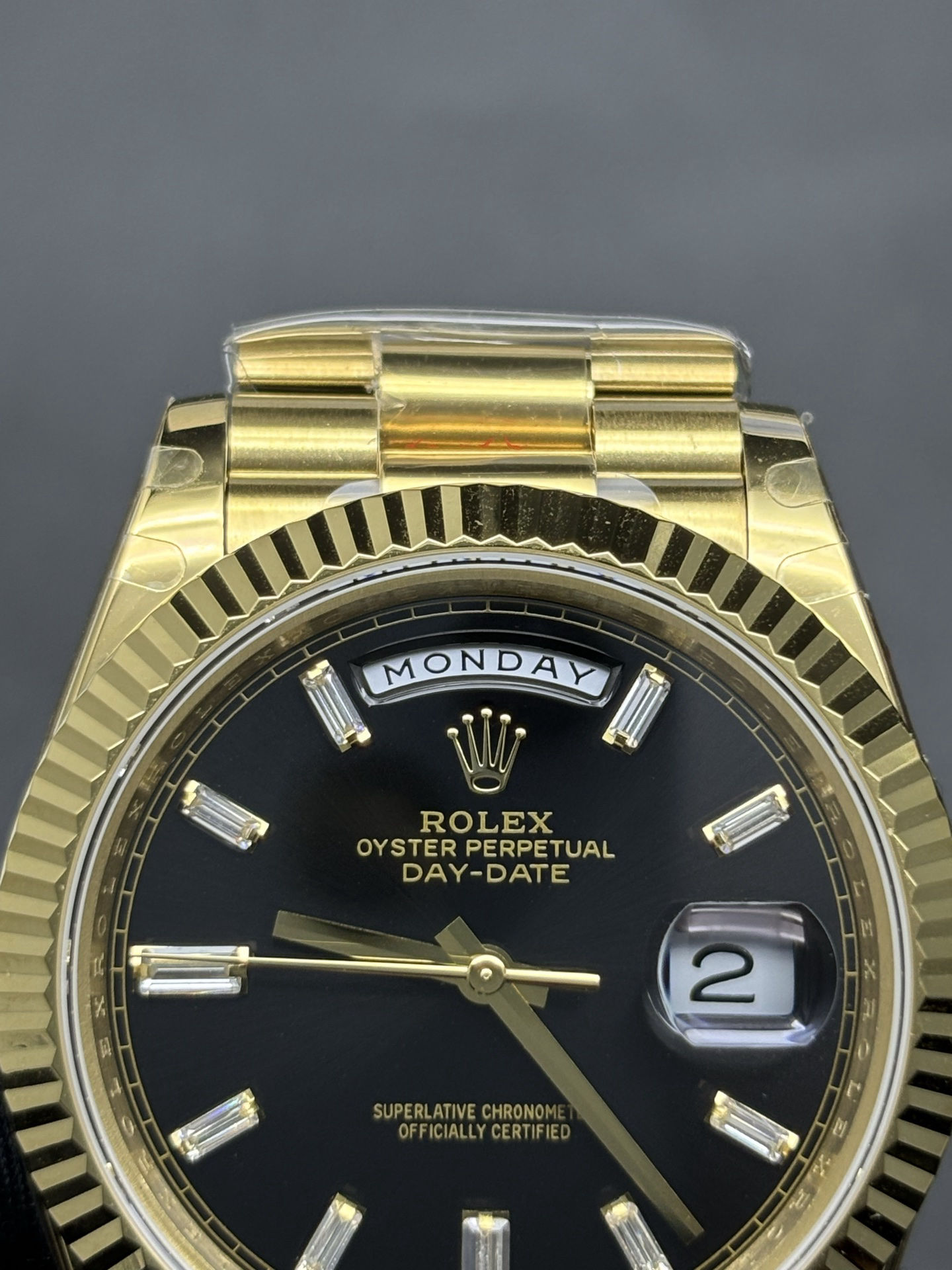 Comfortable Rolex Day-Date 40mm 228238 in 18k Yellow Gold 52