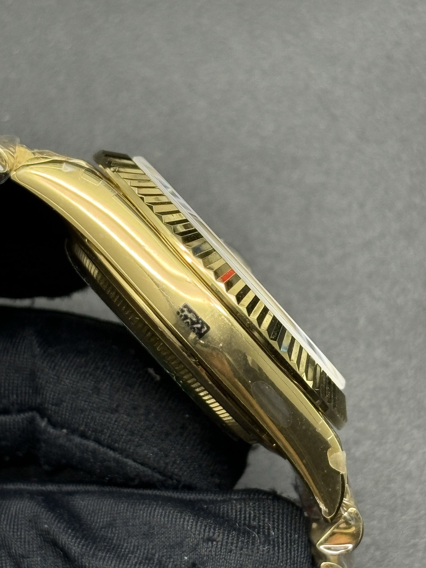 Comfortable Rolex Day-Date 40mm 228238 in 18k Yellow Gold 52