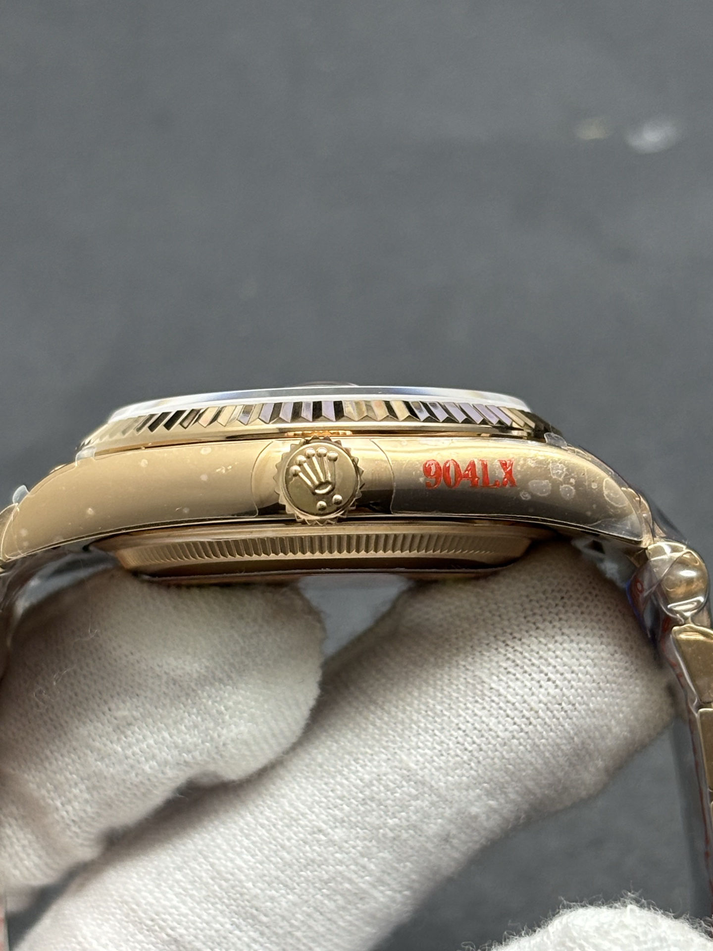 Rolex Day-Date 40mm Watch in 18k Everose Gold Chocolate Dial Affordable 56