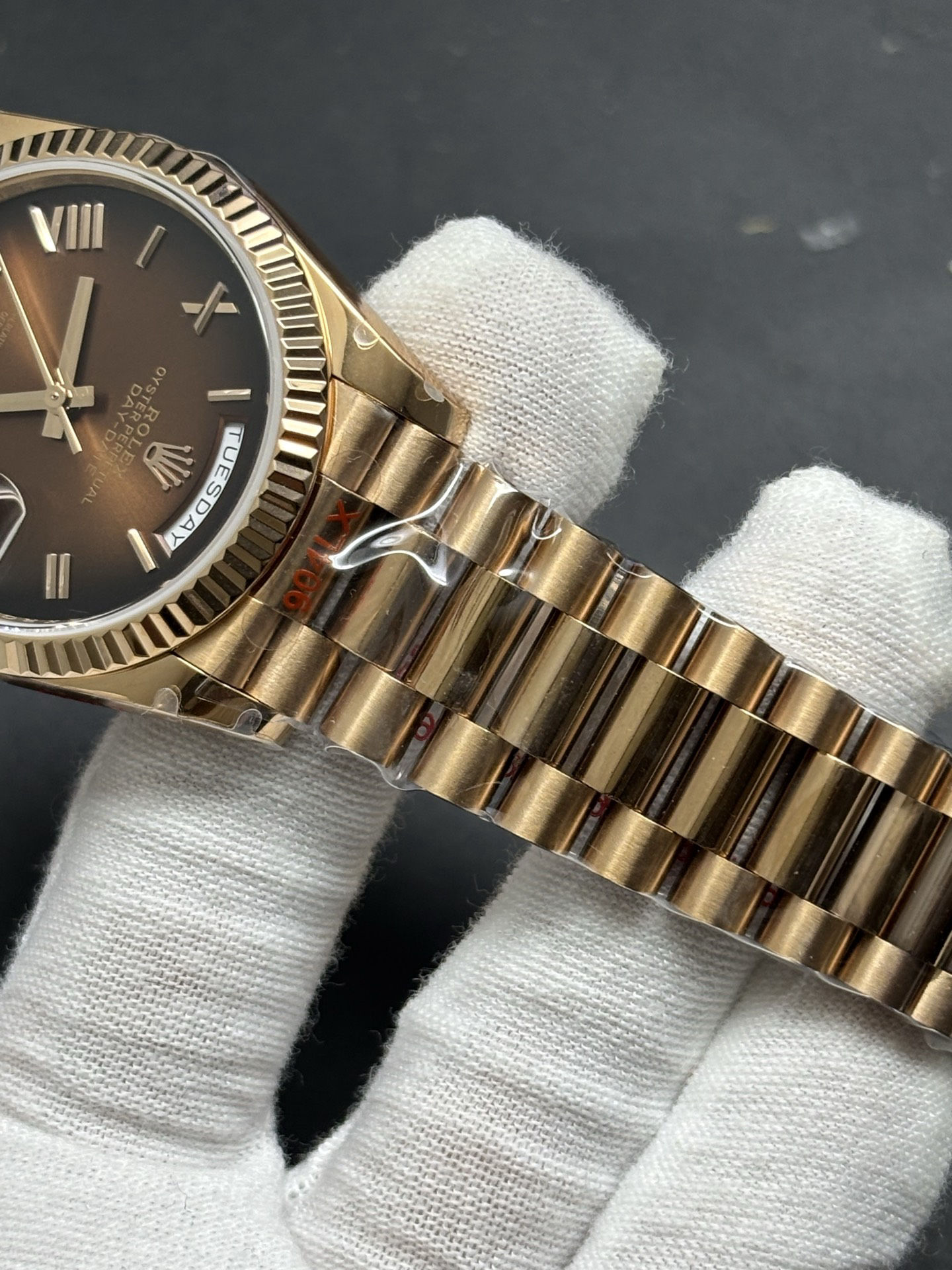 Rolex Day-Date 40mm Watch in 18k Everose Gold Chocolate Dial Affordable 56