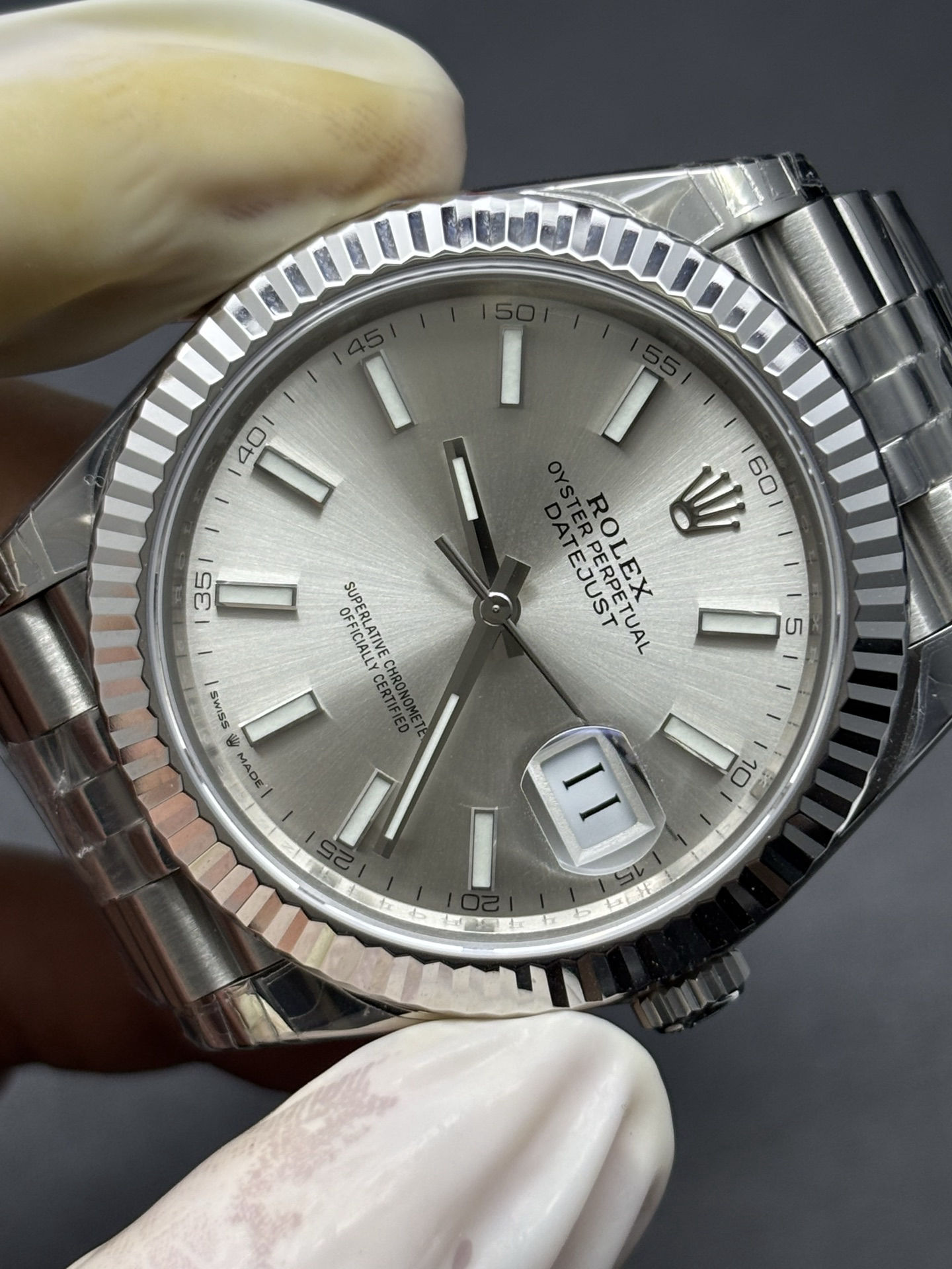 Vibrant Rolex Oyster Perpetual Datejust 41 ref. 126334 Silver Dial 60