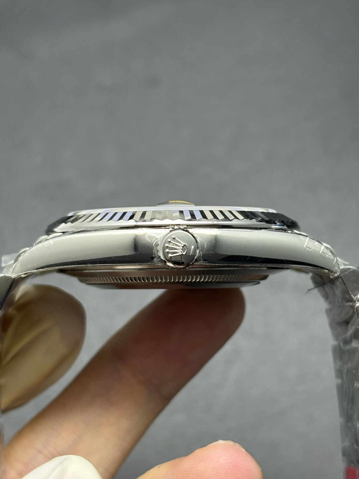Vibrant Rolex Oyster Perpetual Datejust 41 ref. 126334 Silver Dial 60
