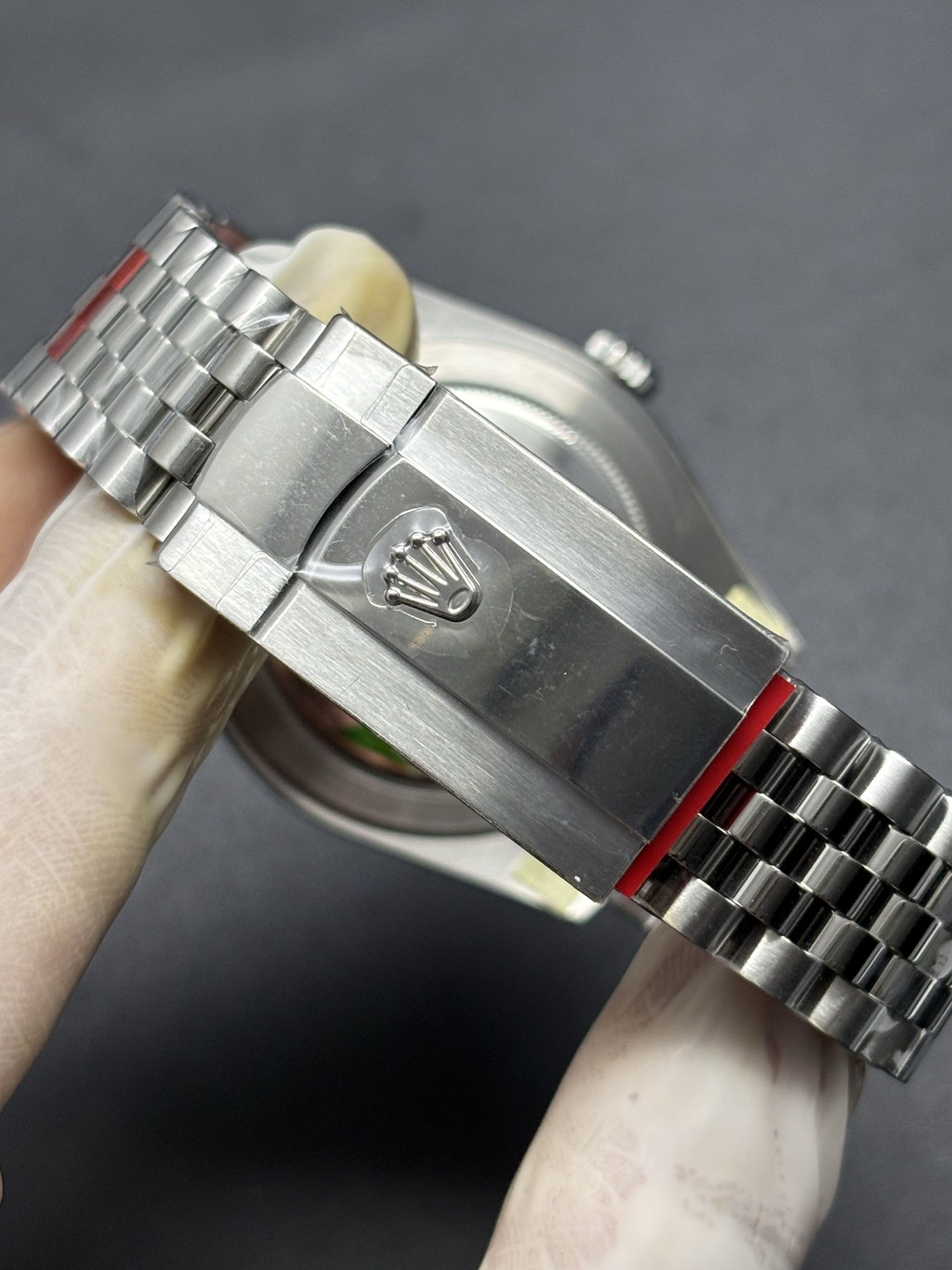 Vibrant Rolex Oyster Perpetual Datejust 41 ref. 126334 Silver Dial 60