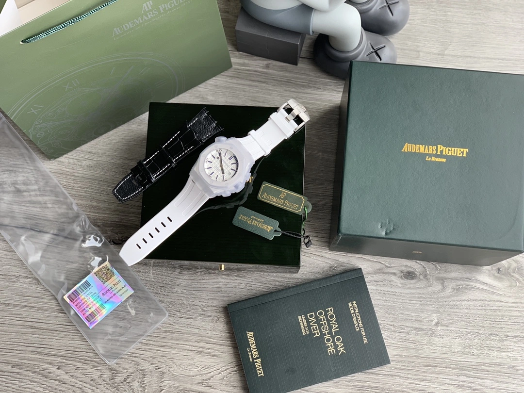 Stylish Royal Oak Offshore Diver 42mm White Rubber Strap 148