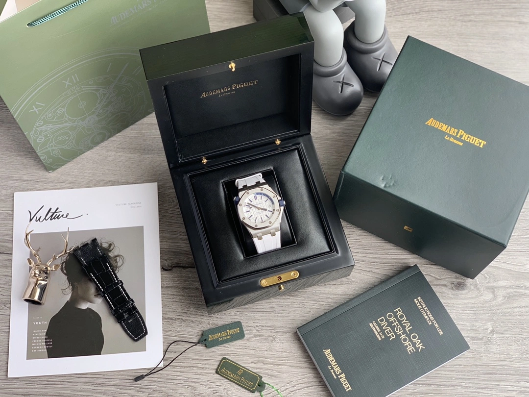 Stylish Royal Oak Offshore Diver 42mm White Rubber Strap 148