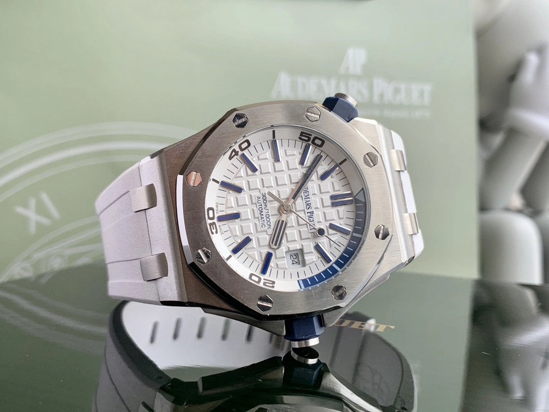Stylish Royal Oak Offshore Diver 42mm White Rubber Strap 148