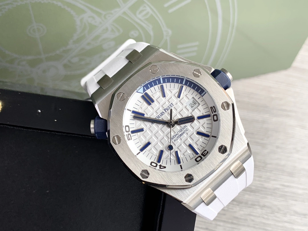 Stylish Royal Oak Offshore Diver 42mm White Rubber Strap 148