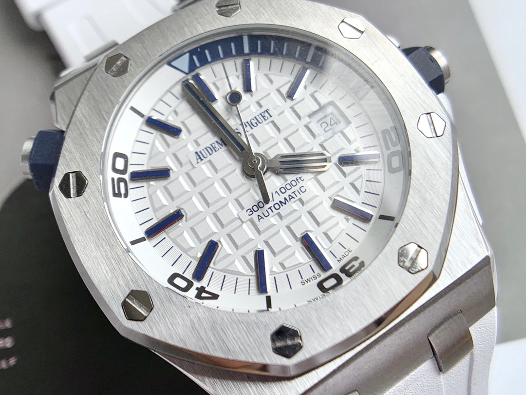 Stylish Royal Oak Offshore Diver 42mm White Rubber Strap 148