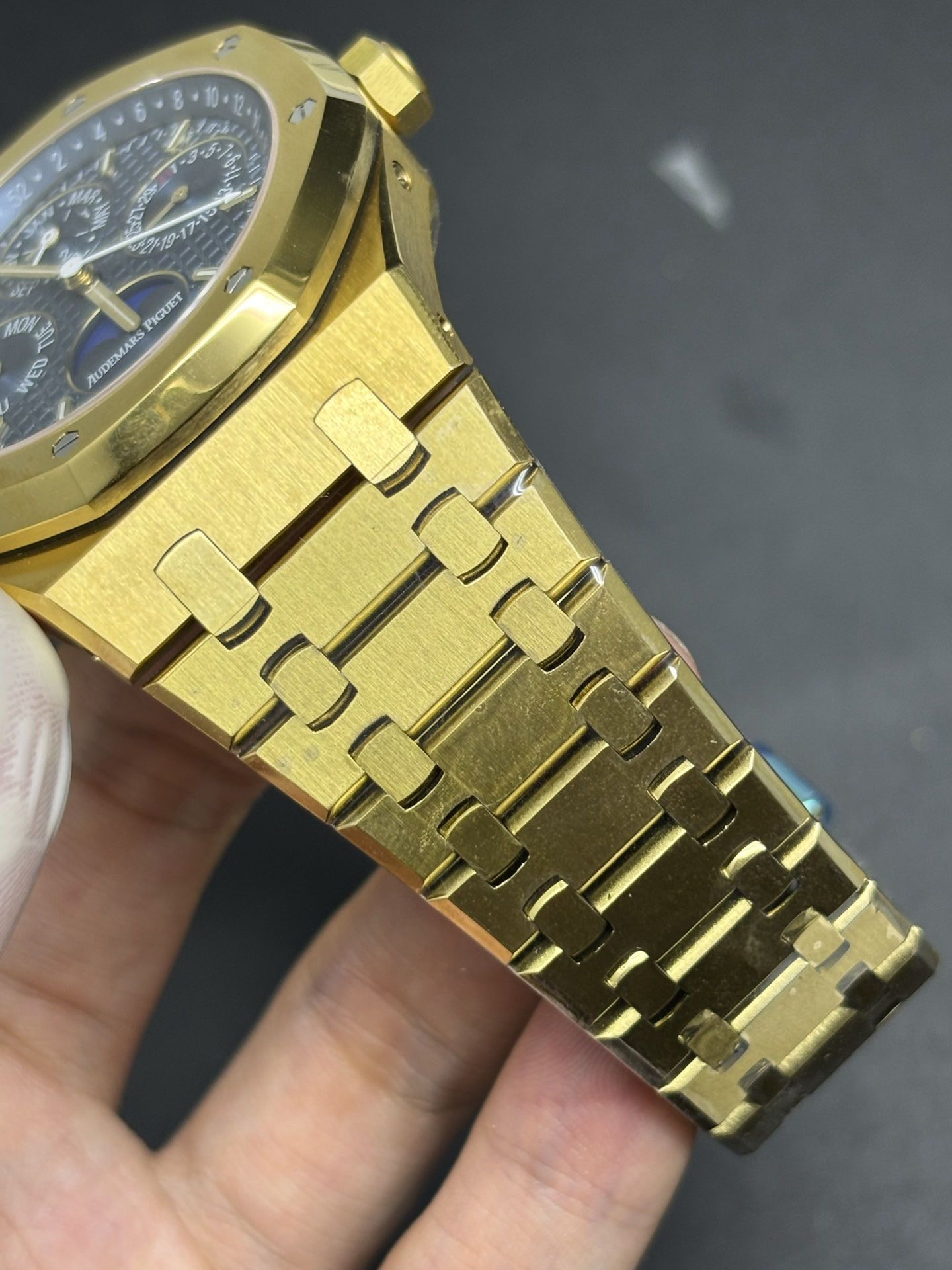 Royal Oak Perpetual Calendar Watch 26574BA.OO.1220BA. Original 154