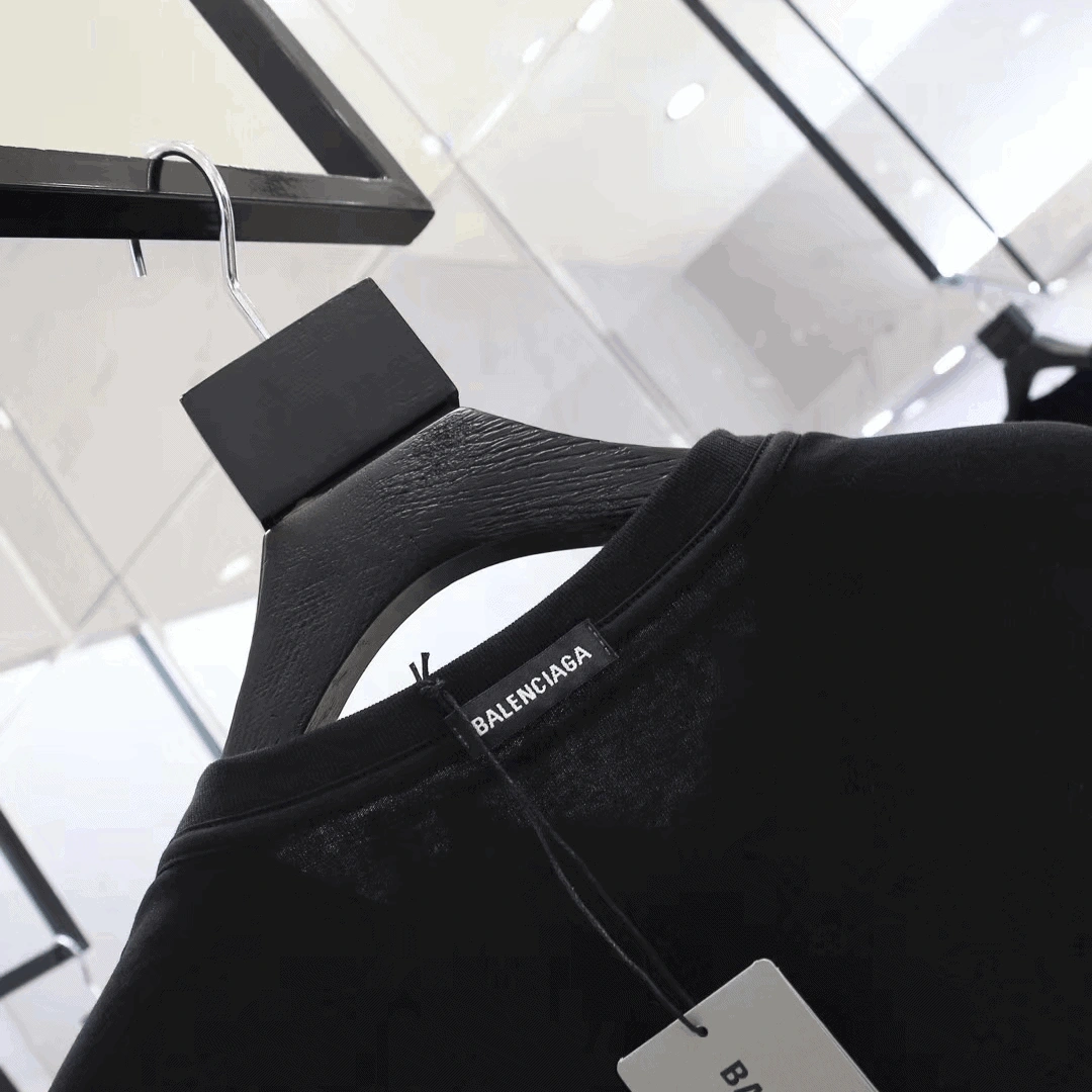 BALENCIAGA MEN’S BLACK MODE LOGO TEE – BB42 Popular 7155 BALENCIAGA MEN’S BLACK MODE LOGO TEE – BB42 Popular 7155