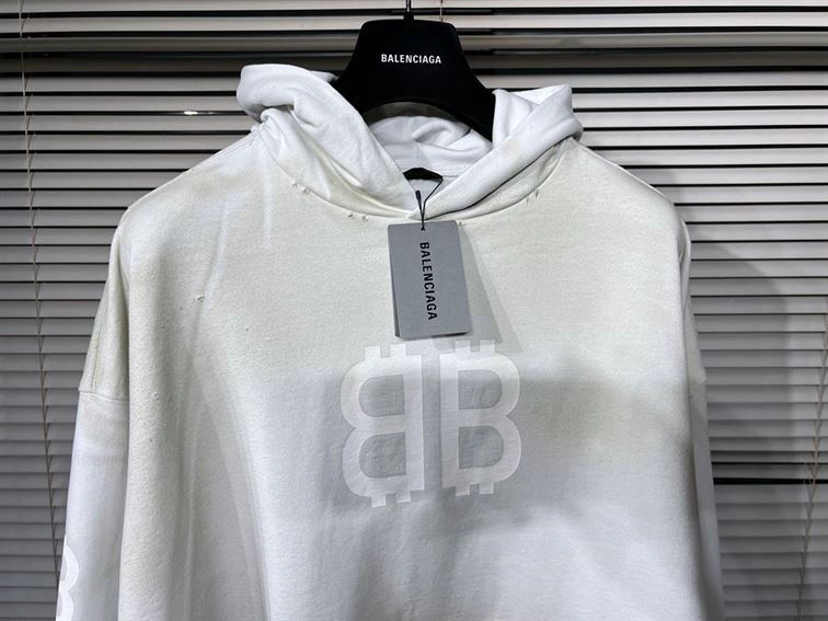 Balenciaga Crypto Hoodie Medium Fit In White – SBH023 Trendy 3996