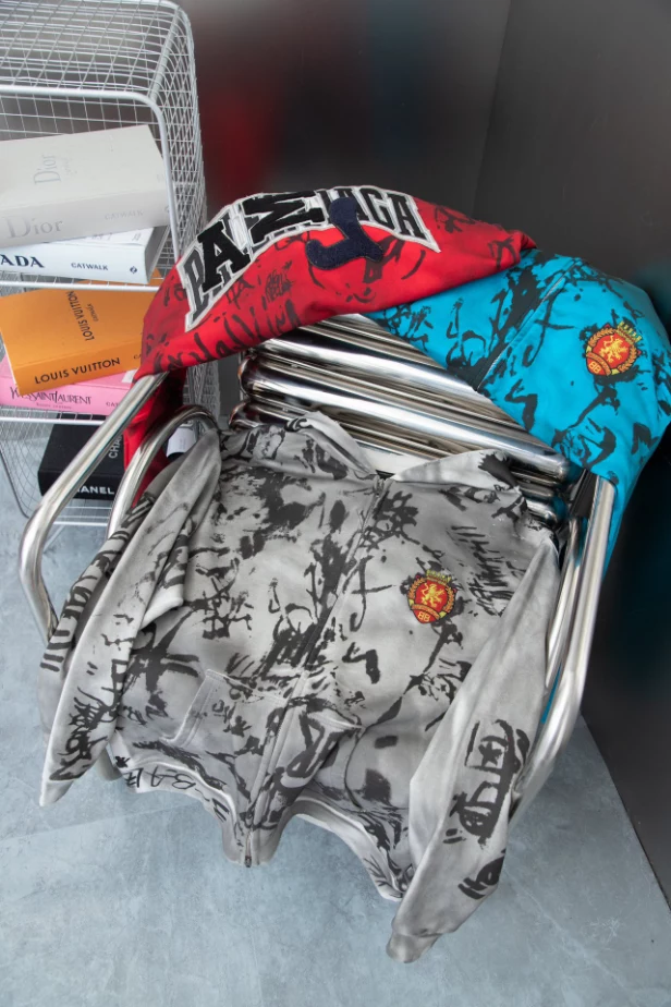 Balenciaga Hoodie – SBH008 DailyWear 8116 Balenciaga Hoodie – SBH008 DailyWear 8116