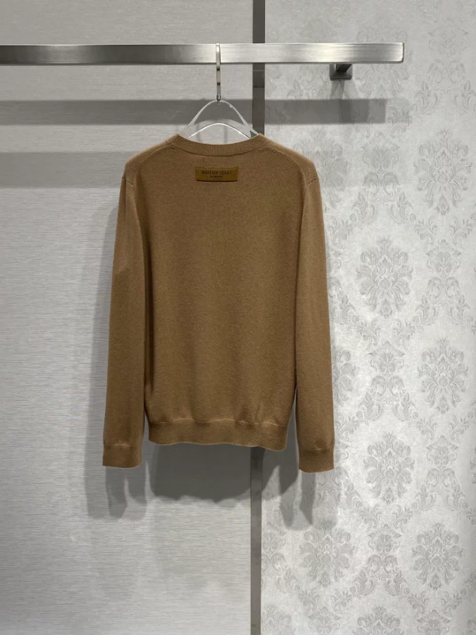 EasyMatch 9138 Embossed LV Cashmere Crewneck – SLV034