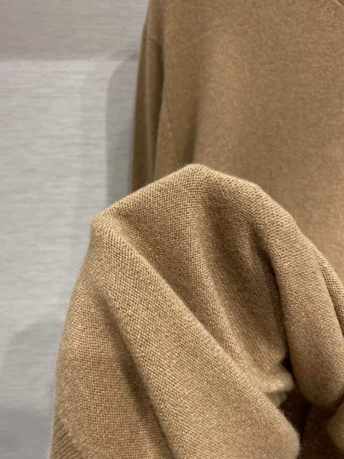 EasyMatch 9138 Embossed LV Cashmere Crewneck – SLV034