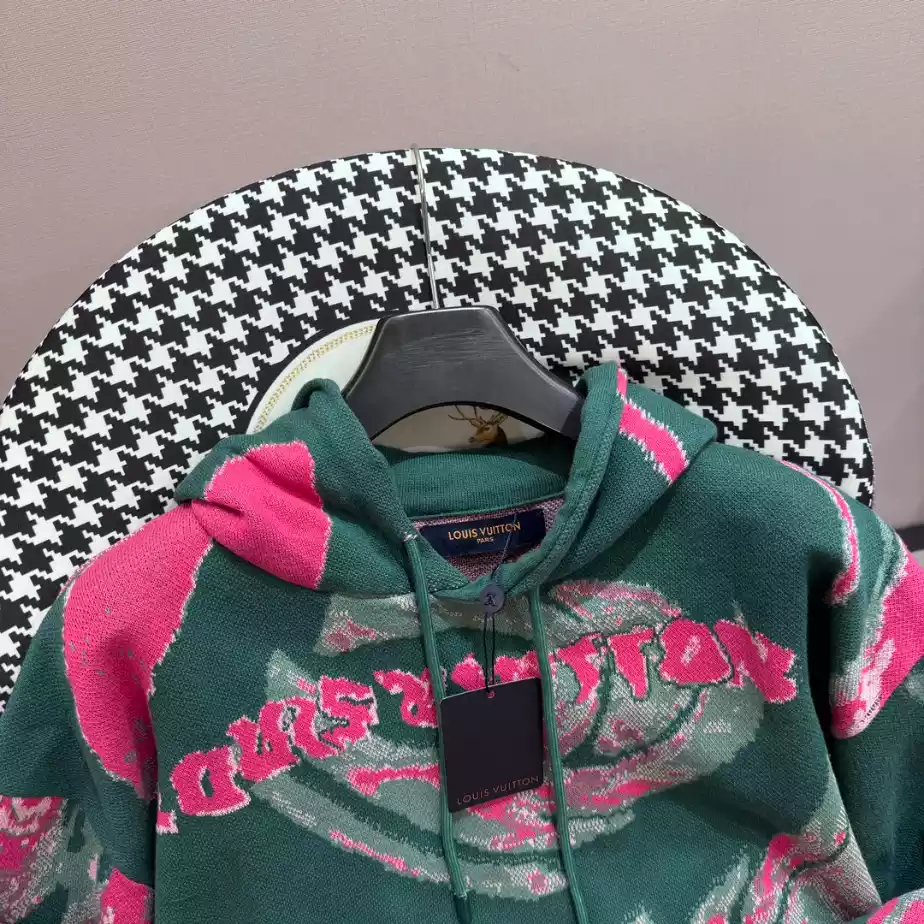 Fashionable 4089 Louis Vuitton Long Sleeves Cotton Logo Hoodie – SLV057