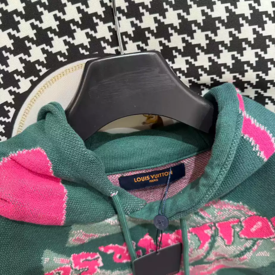 Fashionable 4089 Louis Vuitton Long Sleeves Cotton Logo Hoodie – SLV057