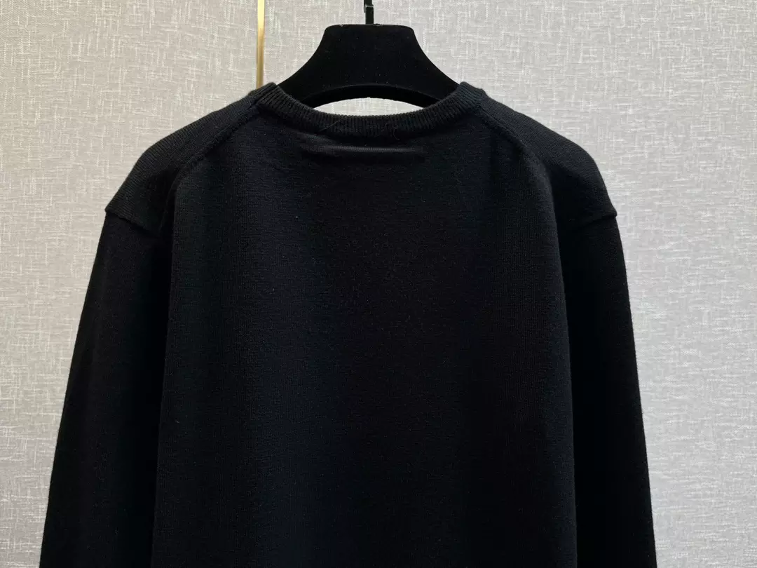 GoAnywhere 9827 Gucci Sweater – GBH042