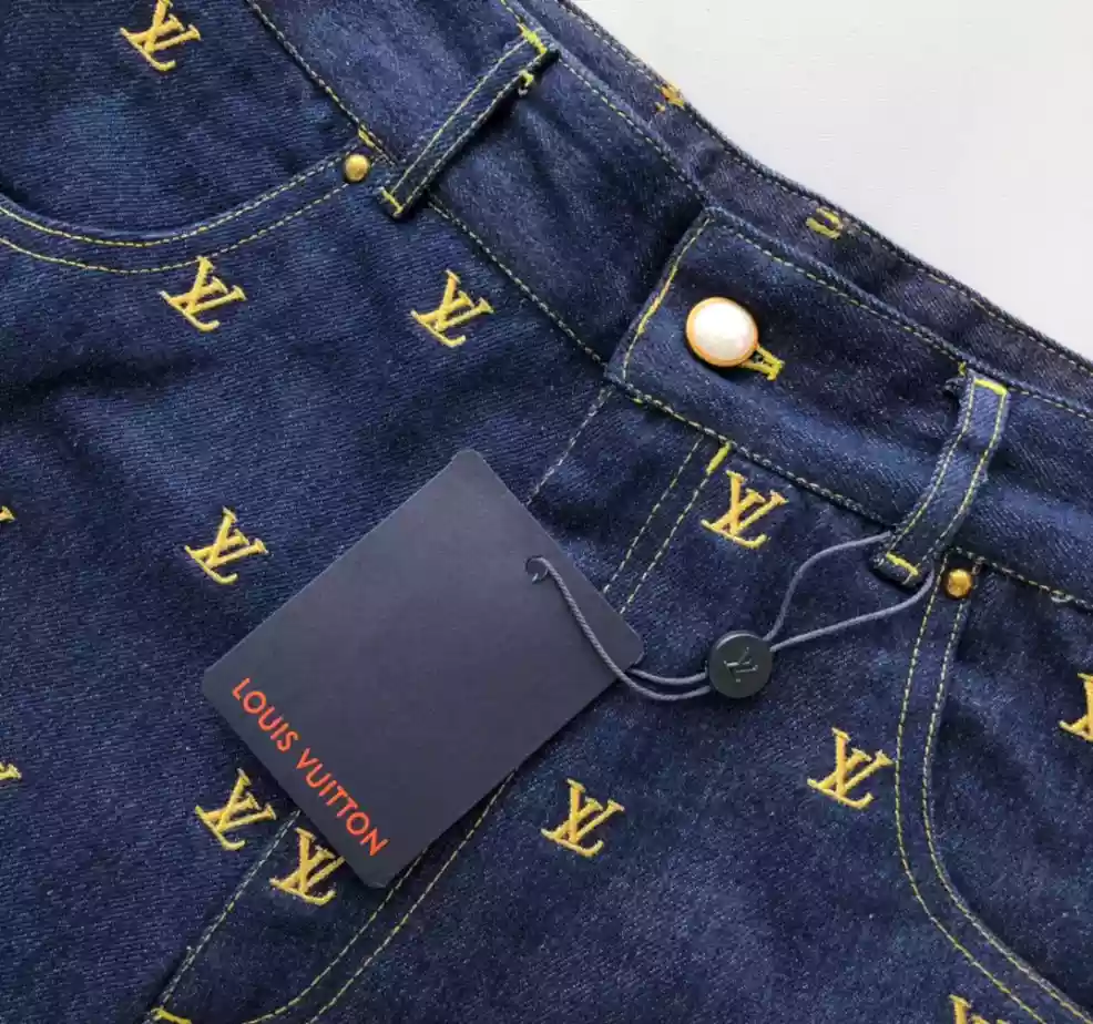 HighQuality 919 LV Embroidered Signature Denim Shorts – SW241